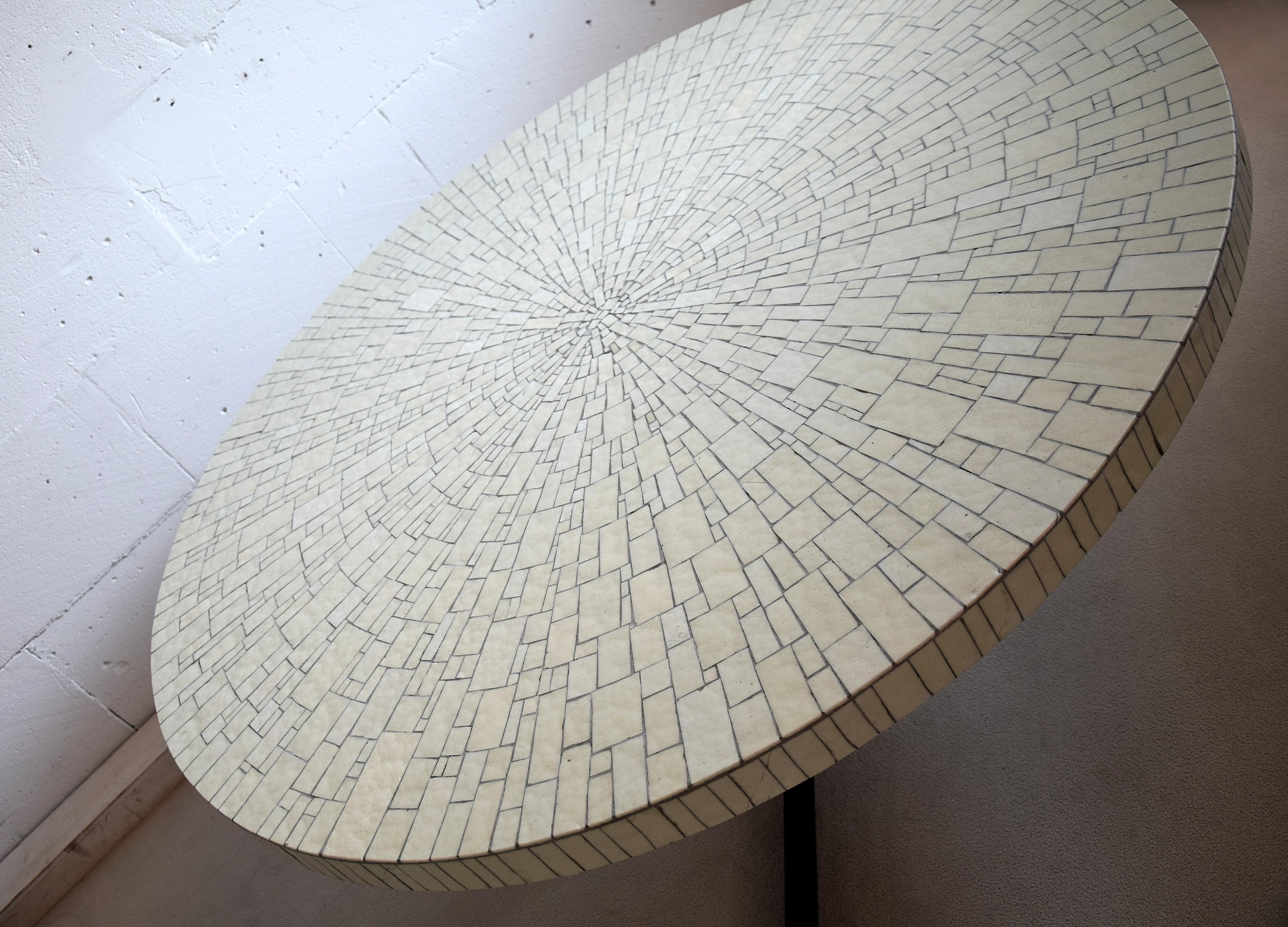 Impressive White Round Mid-Century Modern Glass Mosaic Coffee Table In Good Condition In Weesp, NL
