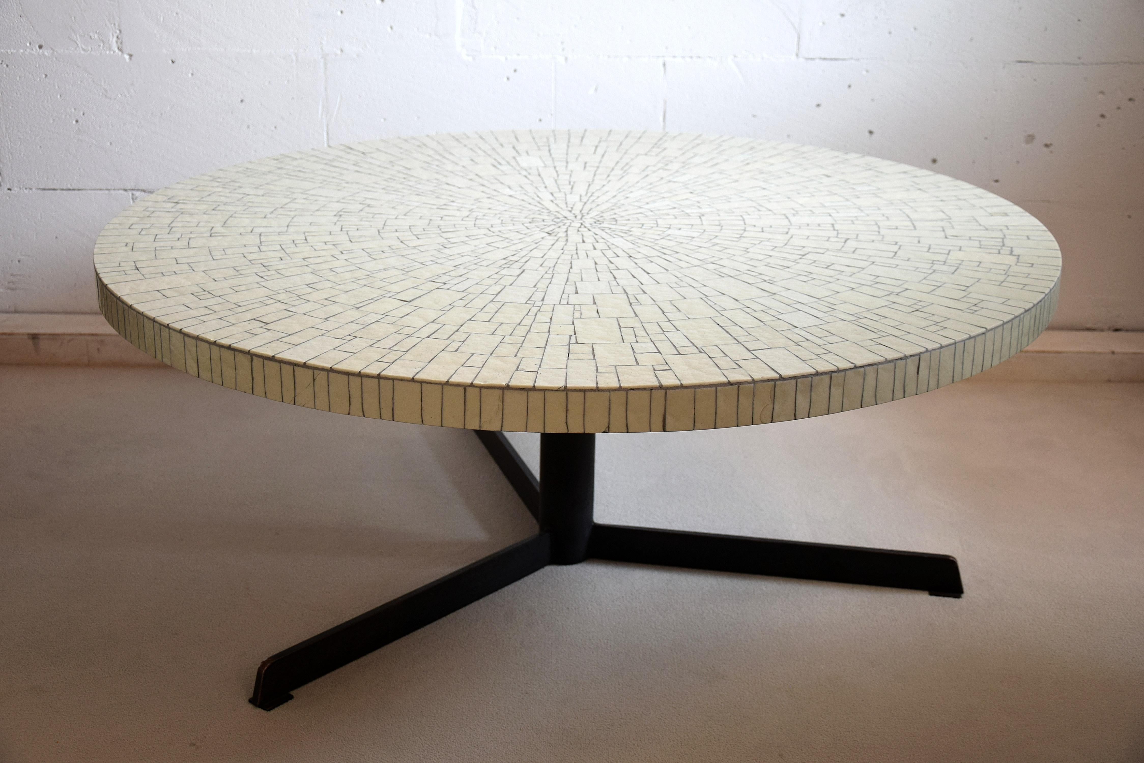 Steel Impressive White Round Mid-Century Modern Glass Mosaic Coffee Table