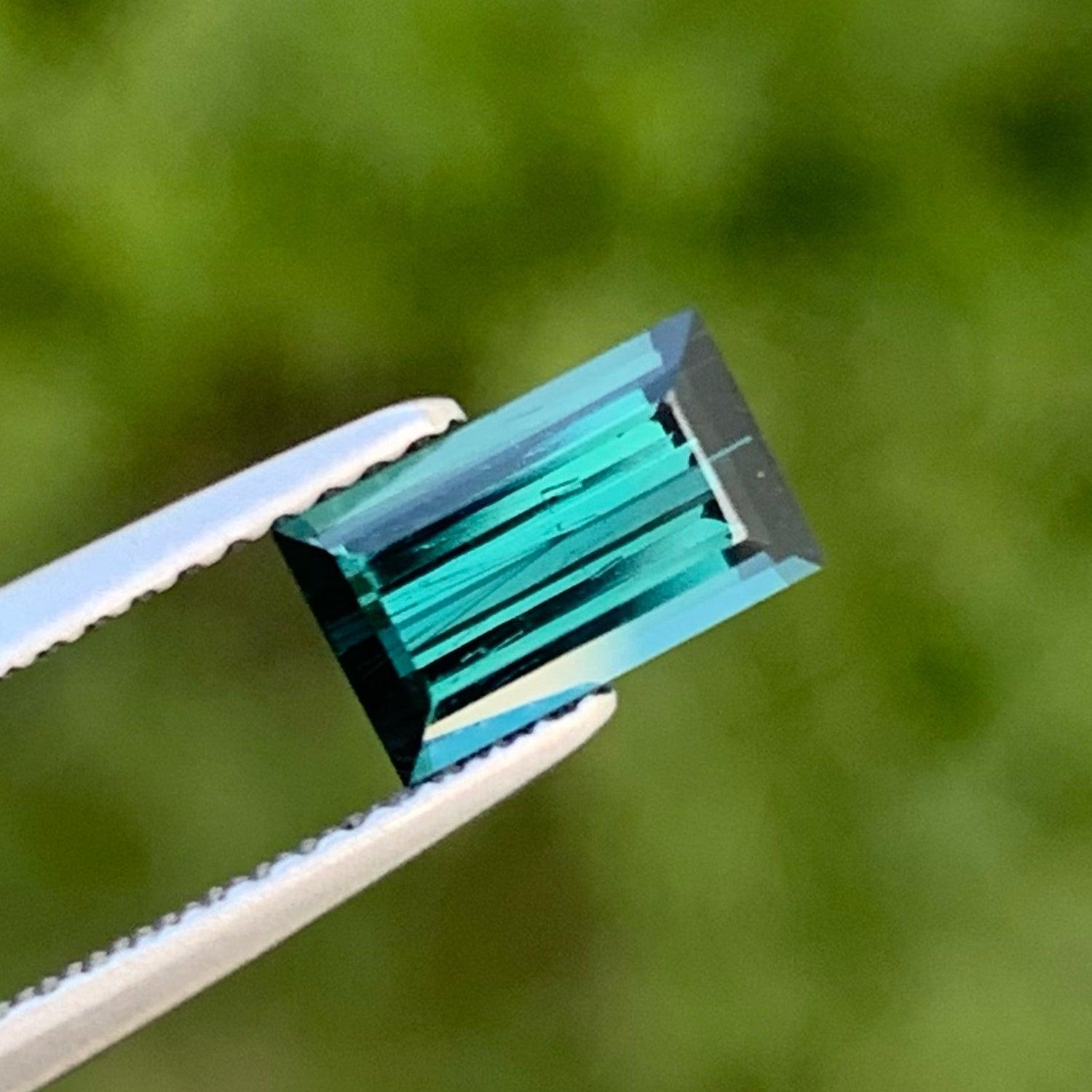 Gorgeous Indicolite Tourmaline Loose Gemstone 1.15 Carat High Quality Tourmaline In New Condition For Sale In Bangkok, TH
