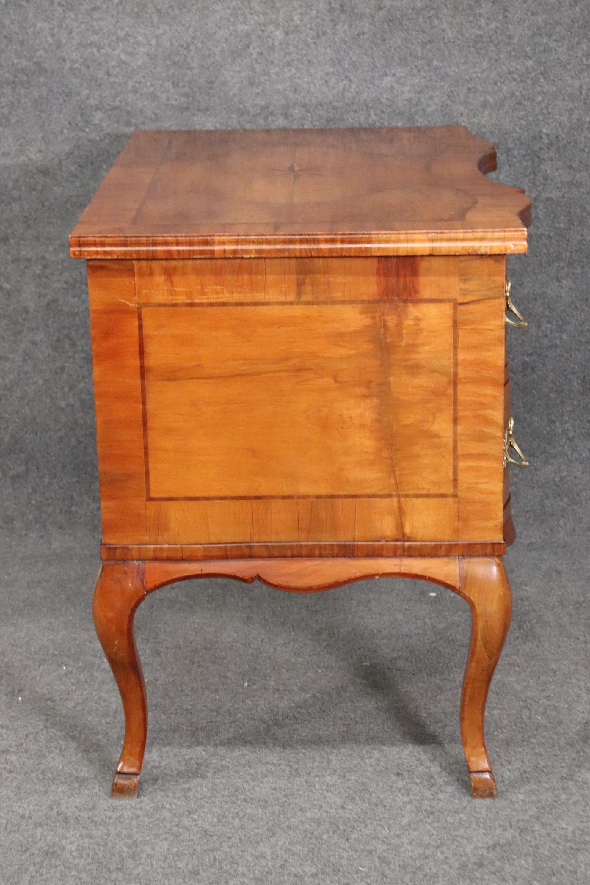 Gorgeous Inlaid Continental Louis XV Style Walnut Writing Desk circa 1920s In Good Condition For Sale In Swedesboro, NJ