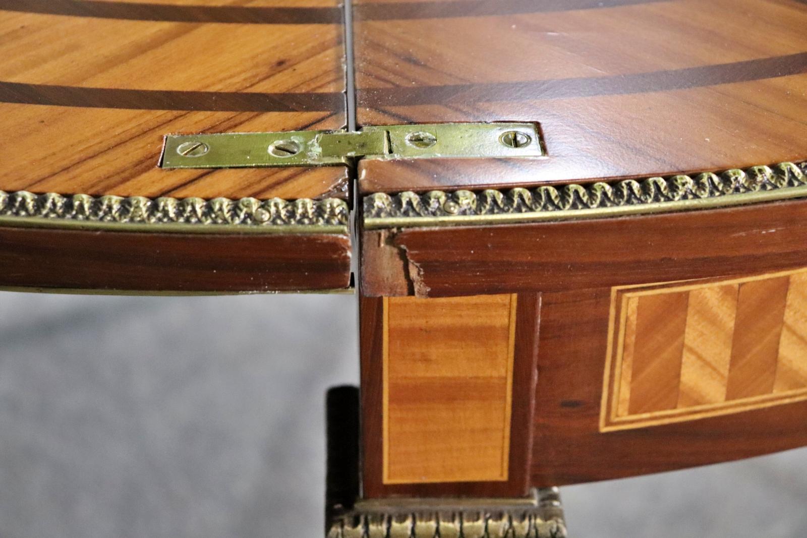 Wunderschöner Demilune-Konsolentisch aus Seidenholz mit Intarsien im französischen Louis-XVI-Stil  im Angebot 4