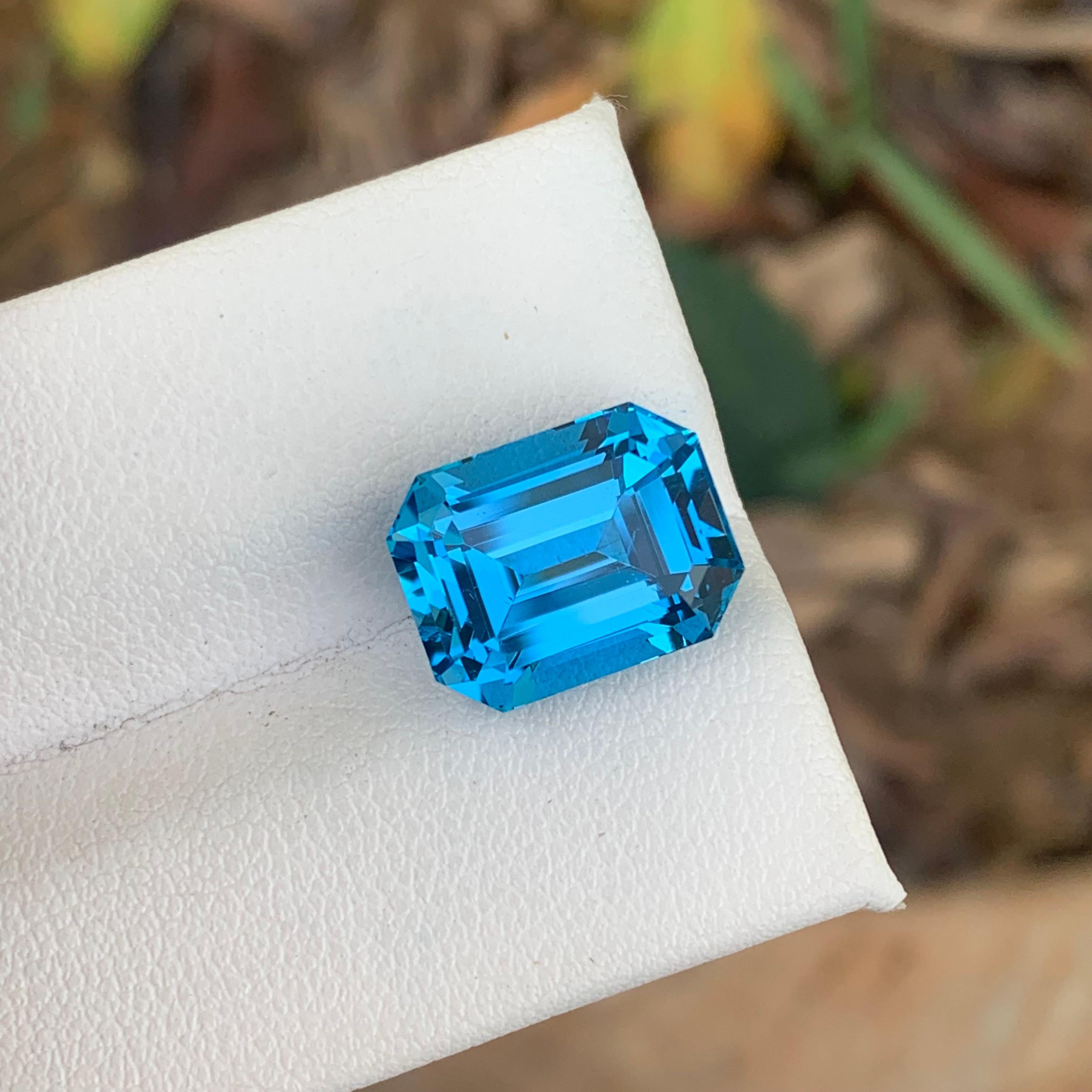 Gorgeous Intense Blue Loose Electric Blue Topaz from Brazil 9.85 Carat Ring Gem For Sale 1