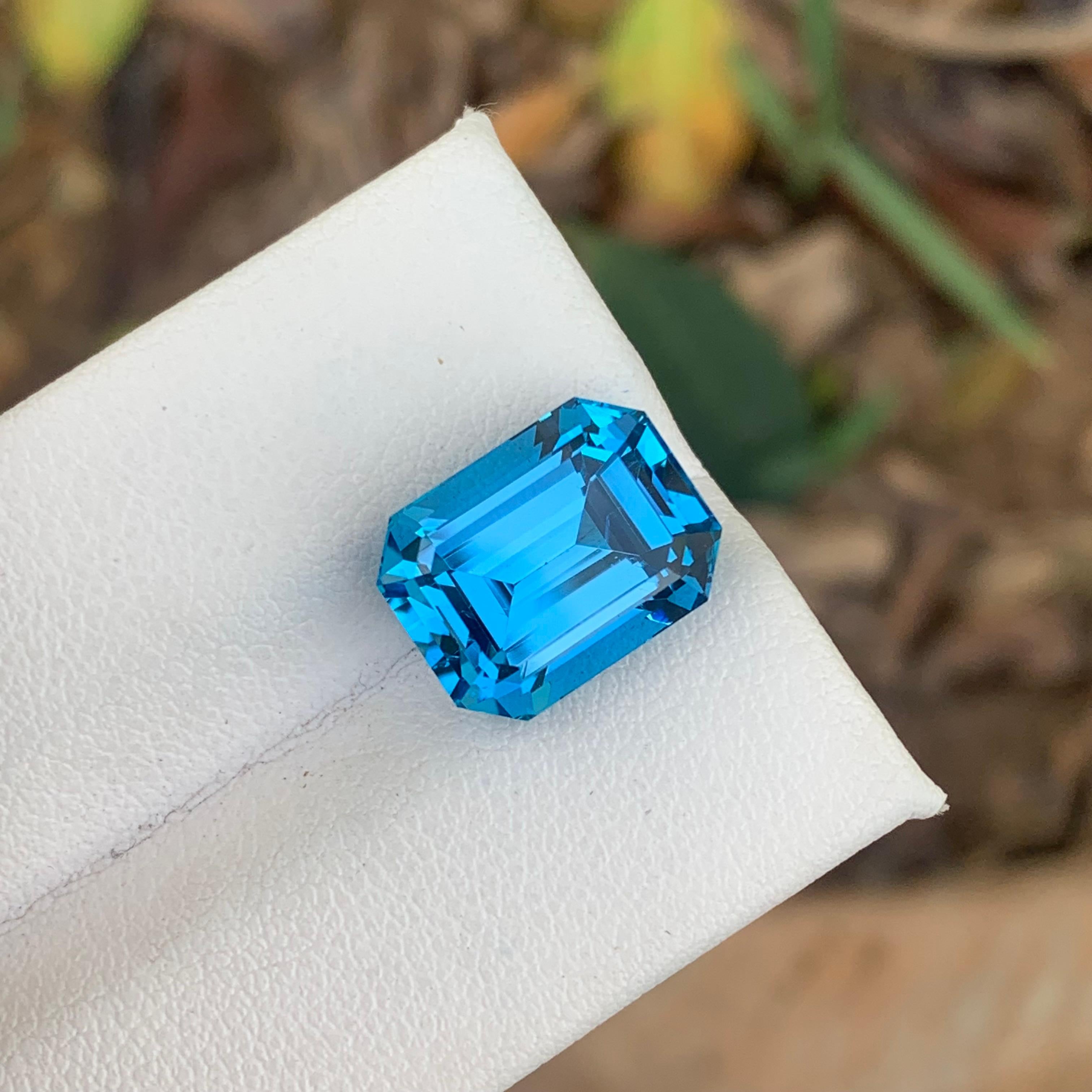 Gorgeous Intense Blue Loose Electric Blue Topaz from Brazil 9.85 Carat Ring Gem For Sale 3