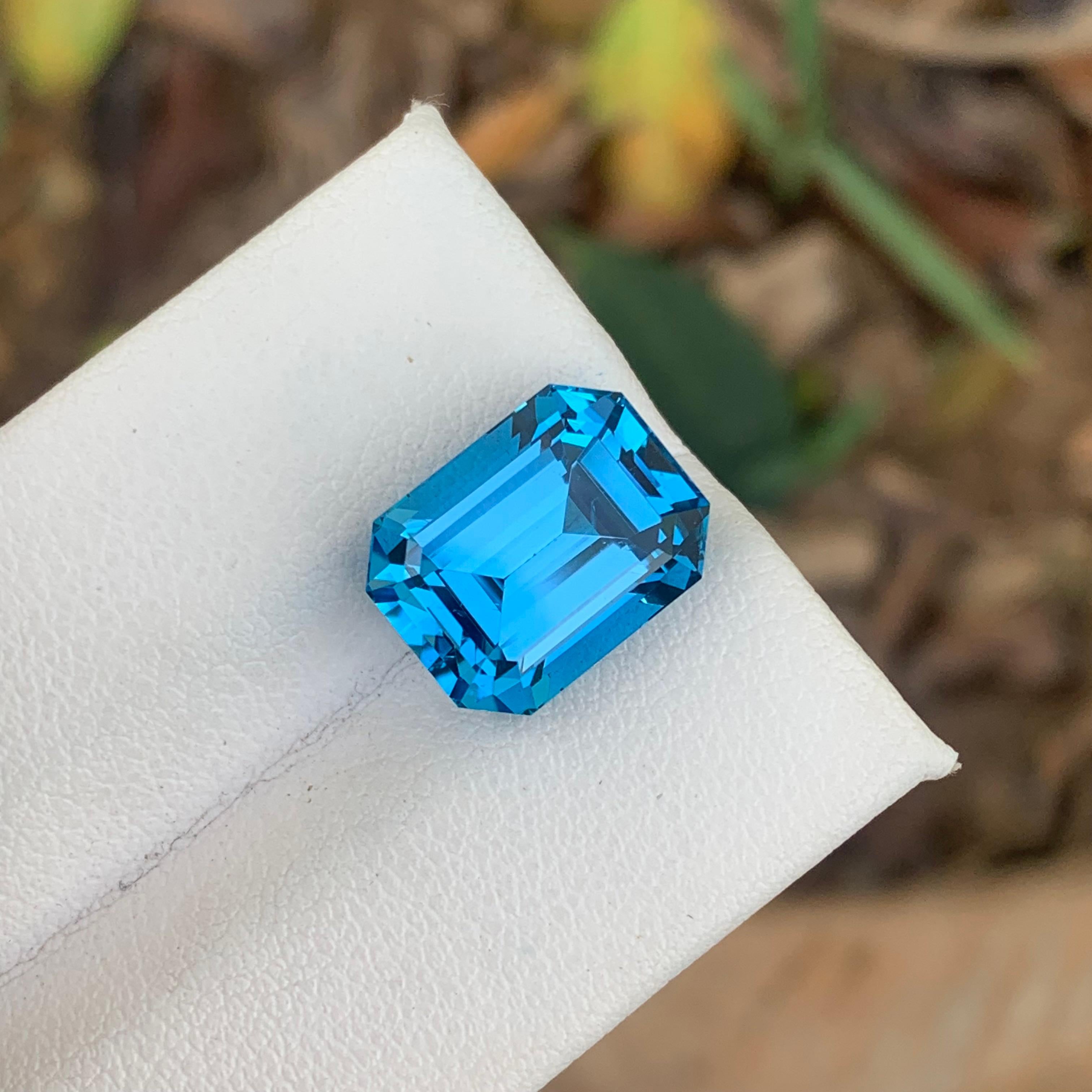 Gorgeous Intense Blue Loose Electric Blue Topaz from Brazil 9.85 Carat Ring Gem For Sale 4