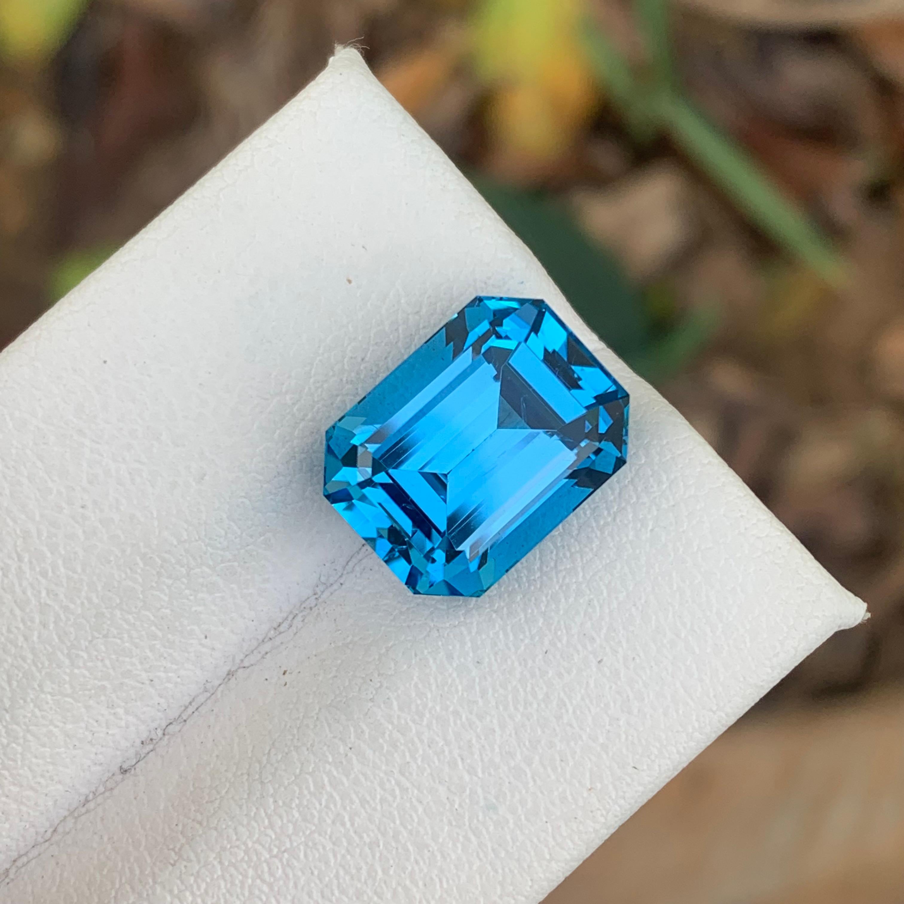 Superbe bague en topaze bleue intense non sertie du Brésil de 9,85 carats en vente 8