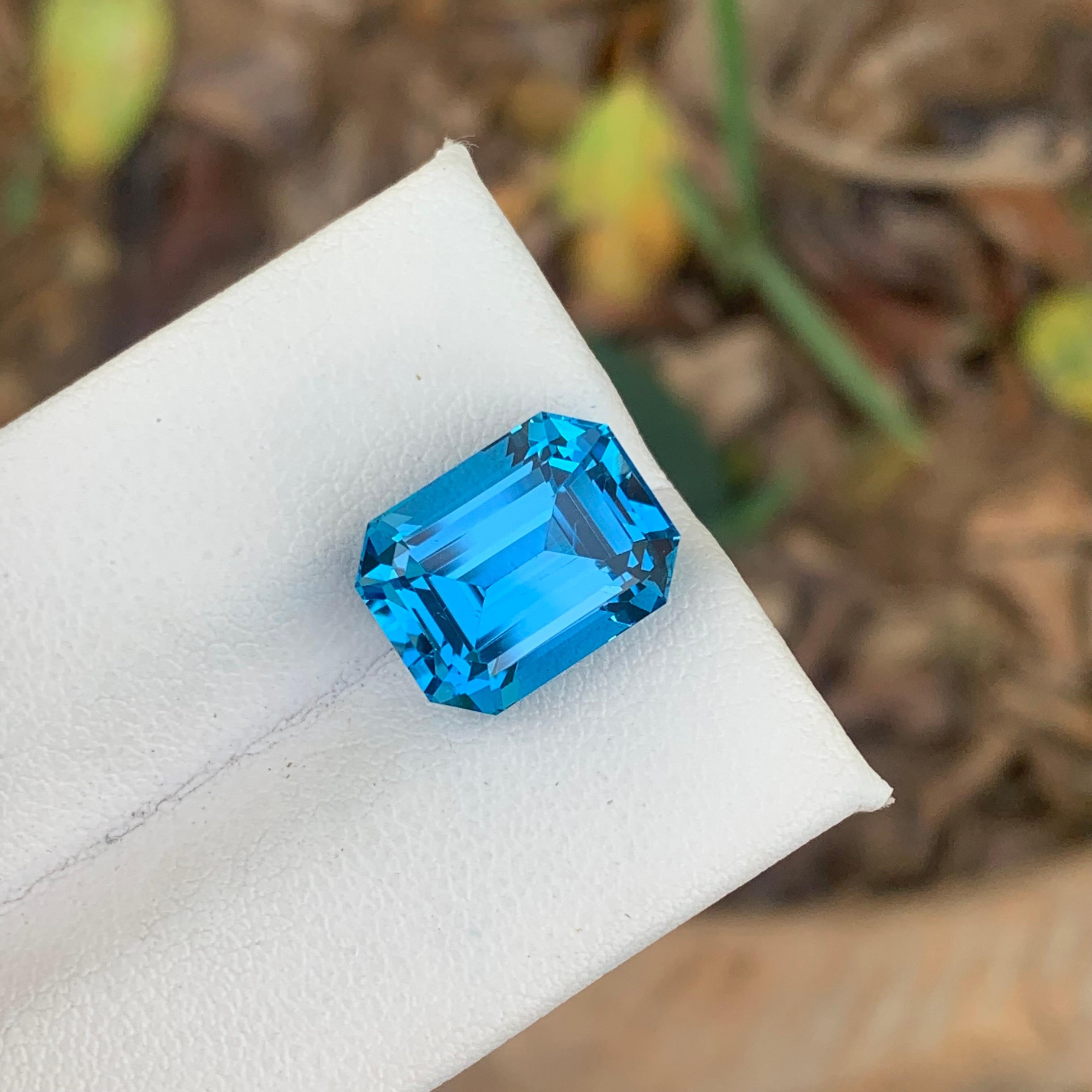 Superbe bague en topaze bleue intense non sertie du Brésil de 9,85 carats en vente 9