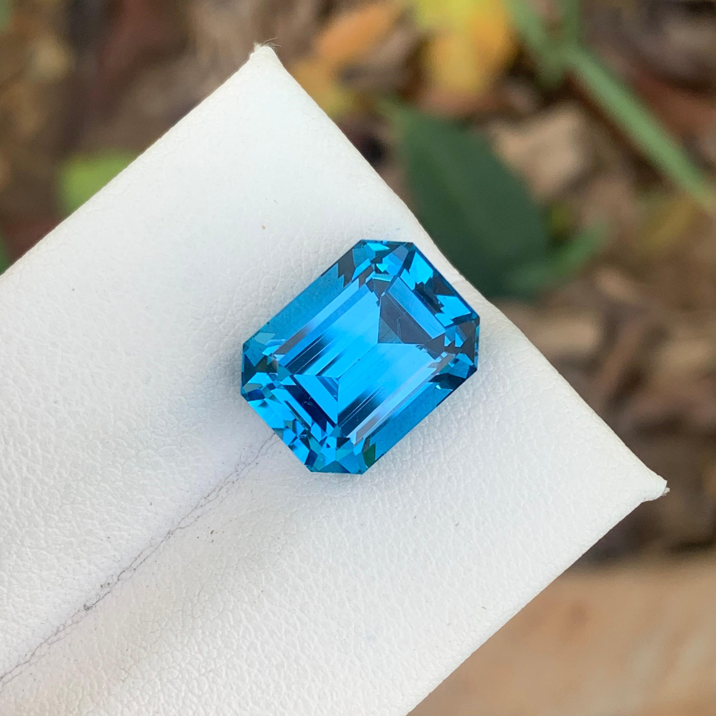 Taille émeraude Superbe bague en topaze bleue intense non sertie du Brésil de 9,85 carats en vente