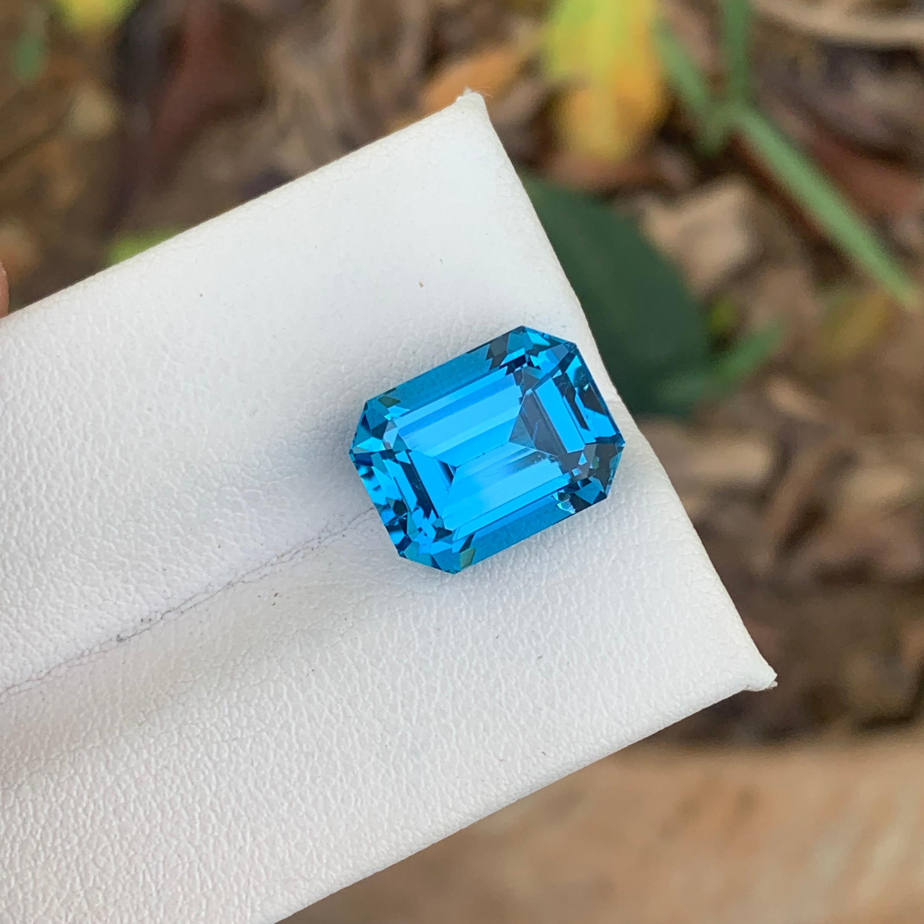 Aesthetic Movement Gorgeous Intense Blue Loose Electric Blue Topaz from Brazil 9.85 Carat Ring Gem For Sale