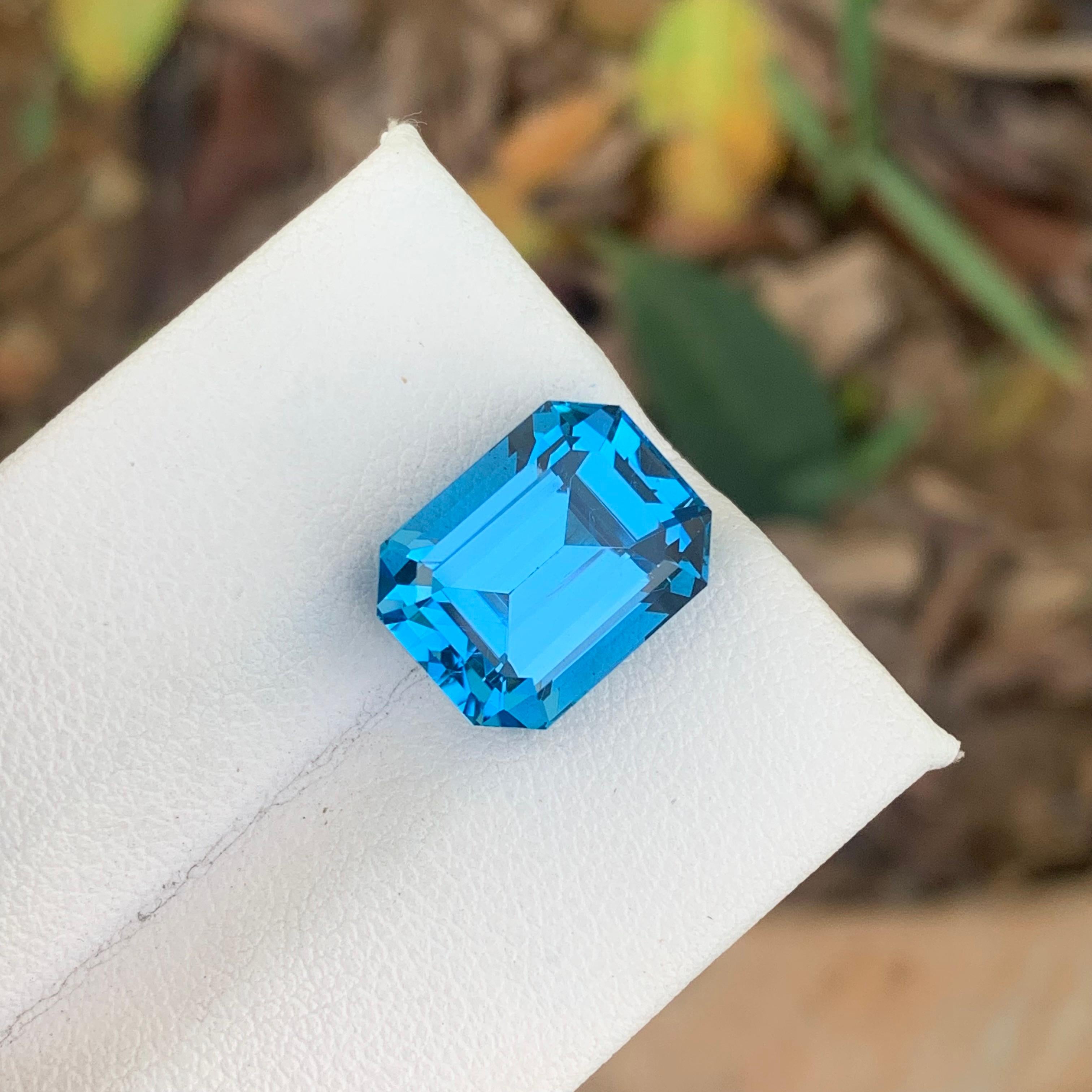 Gorgeous Intense Blue Loose Electric Blue Topaz from Brazil 9.85 Carat Ring Gem In New Condition For Sale In Peshawar, PK