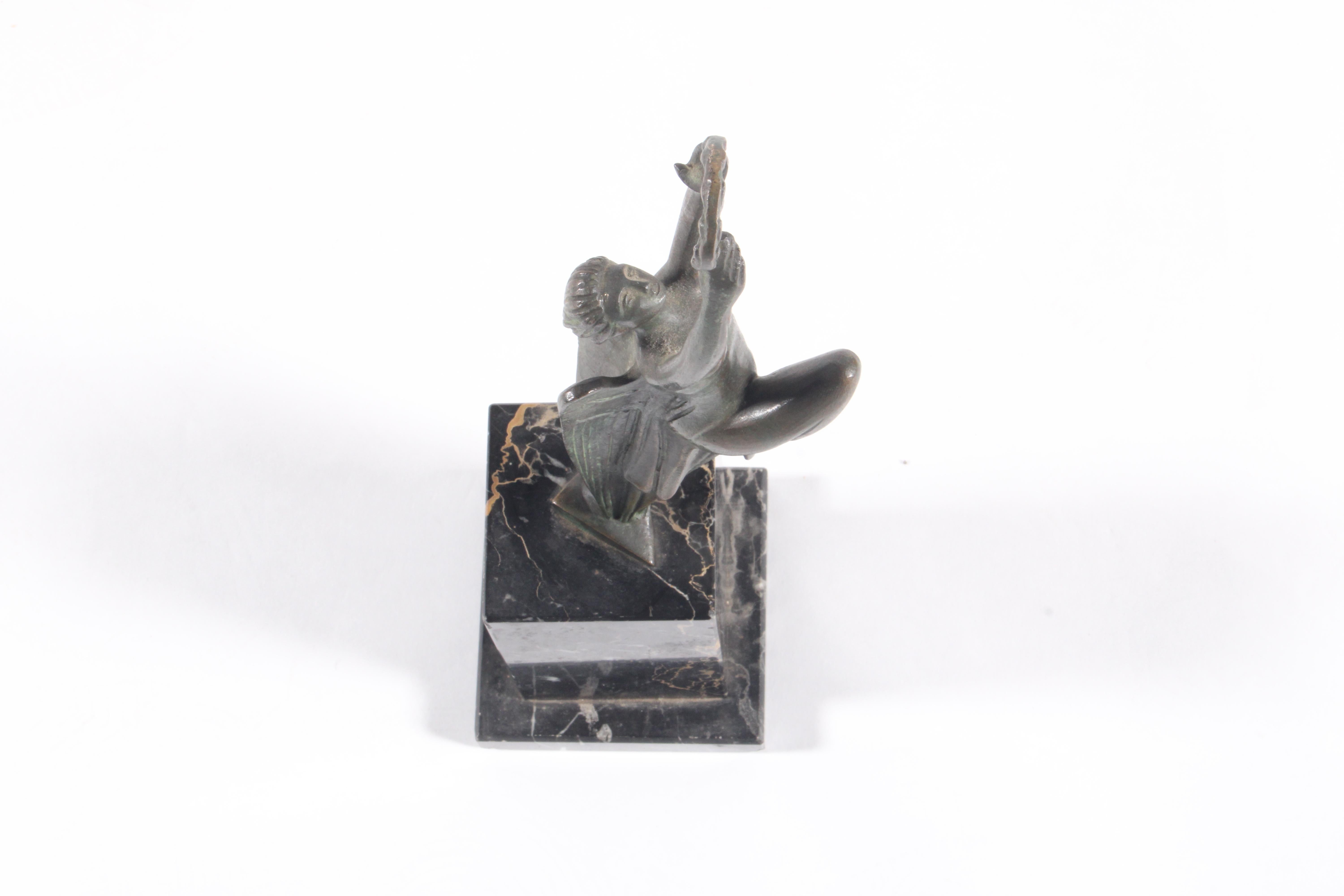 Magnifique bronze figuratif italien sur socle en marbre, expédition internationale de trois exemplaires en vente 2