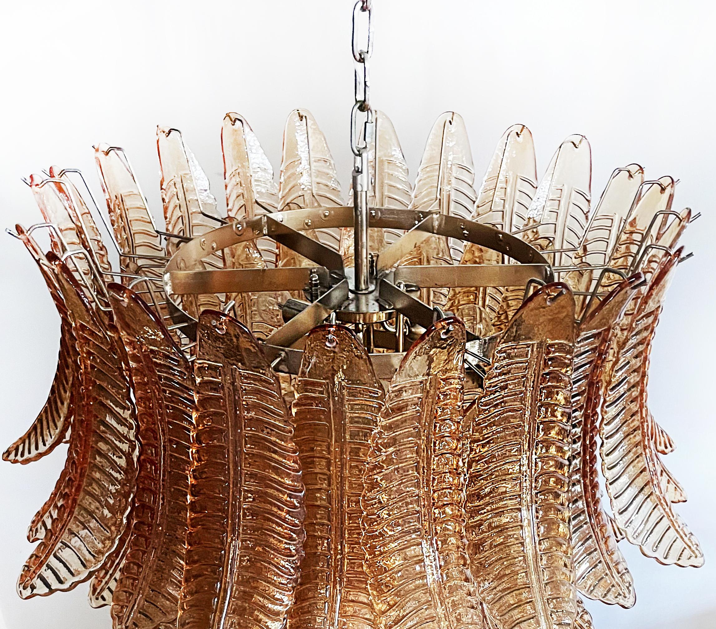 Vetro artistico Splendidi lampadari italiani in vetro di Murano Felci, 75 bicchieri d'ambra in vendita