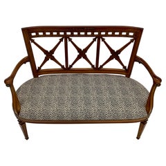Wunderschöne italienische neoklassische Stil geschnitzt Obstholz Loveseat Bank mit Pfeilen