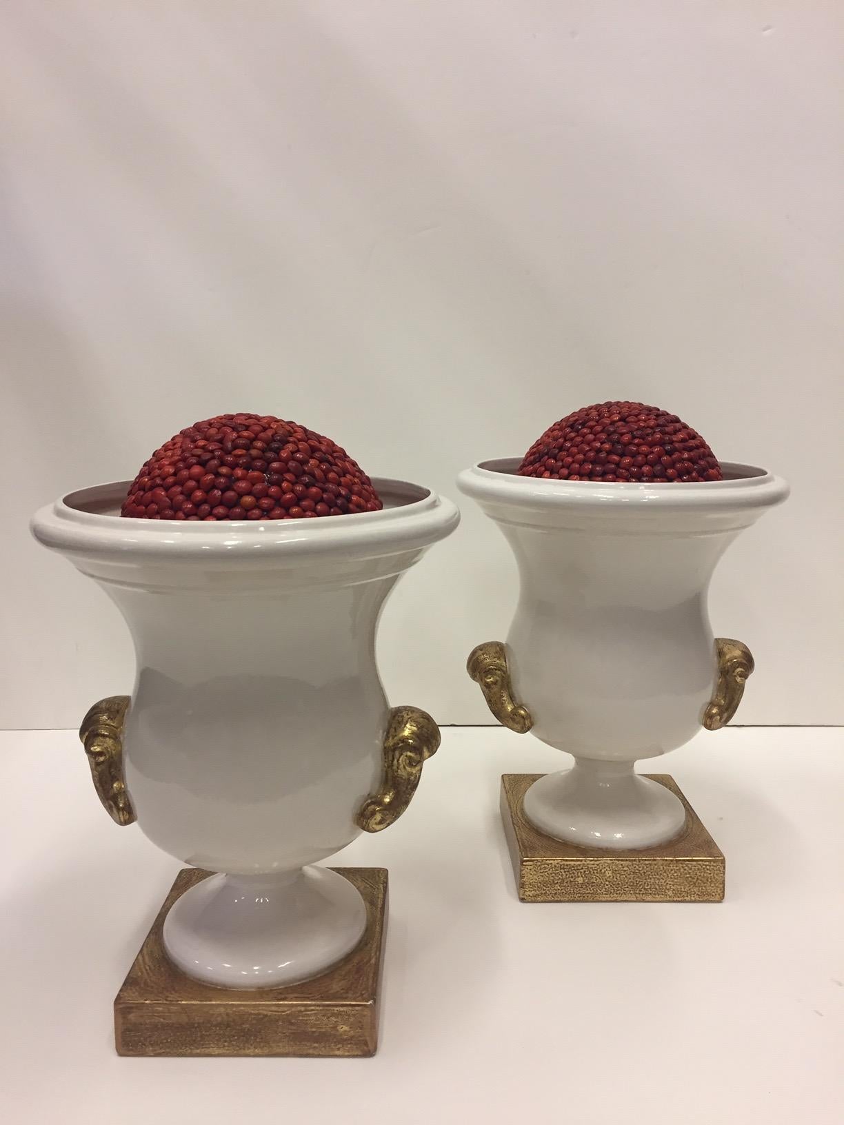 Late 20th Century Gorgeous Italian Pair of Cream and Gold Ceramic Urns