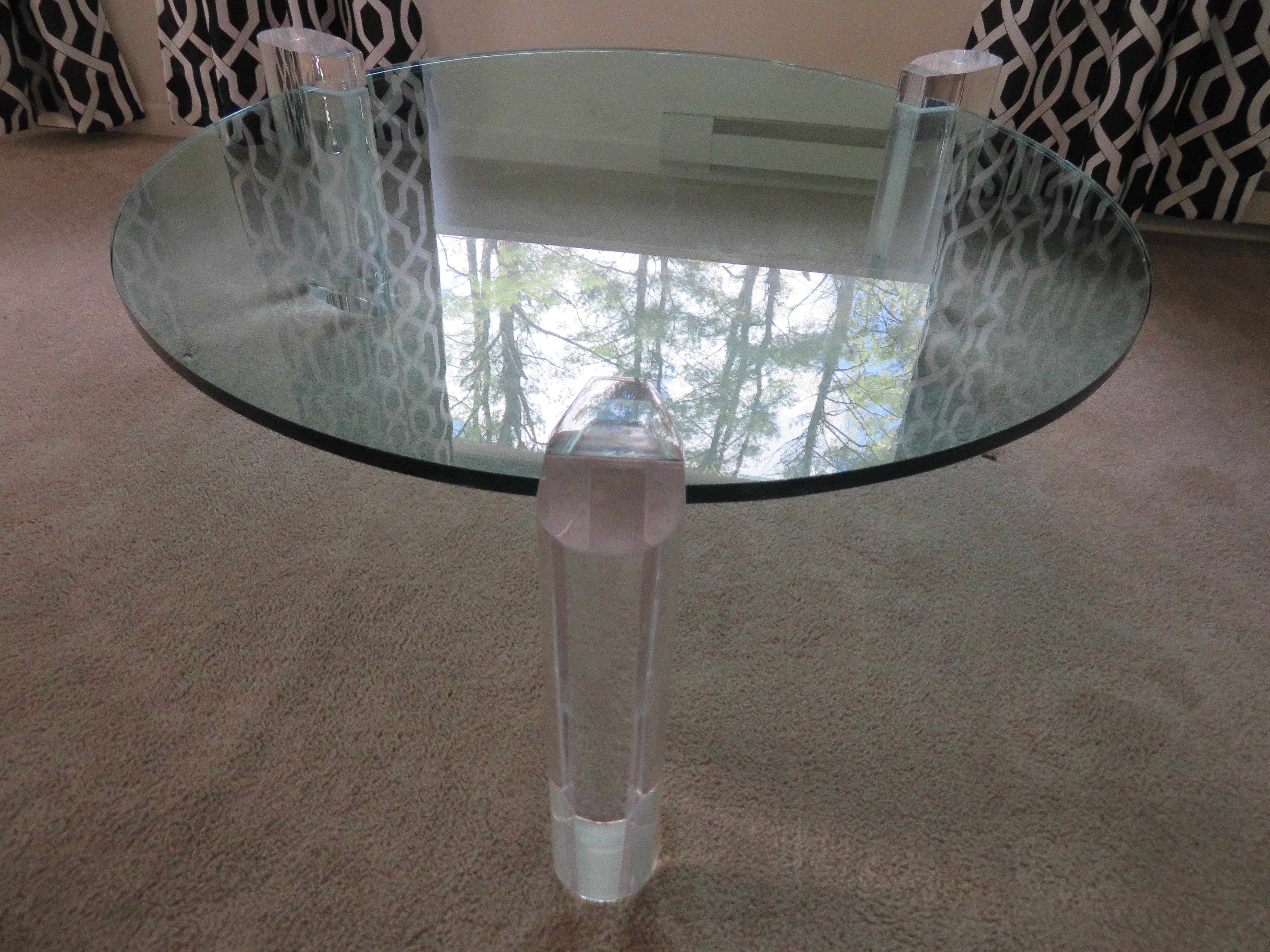 Magnifique table basse ronde à colonne en lucite de style Karl Springer, mi-siècle moderne en vente 3