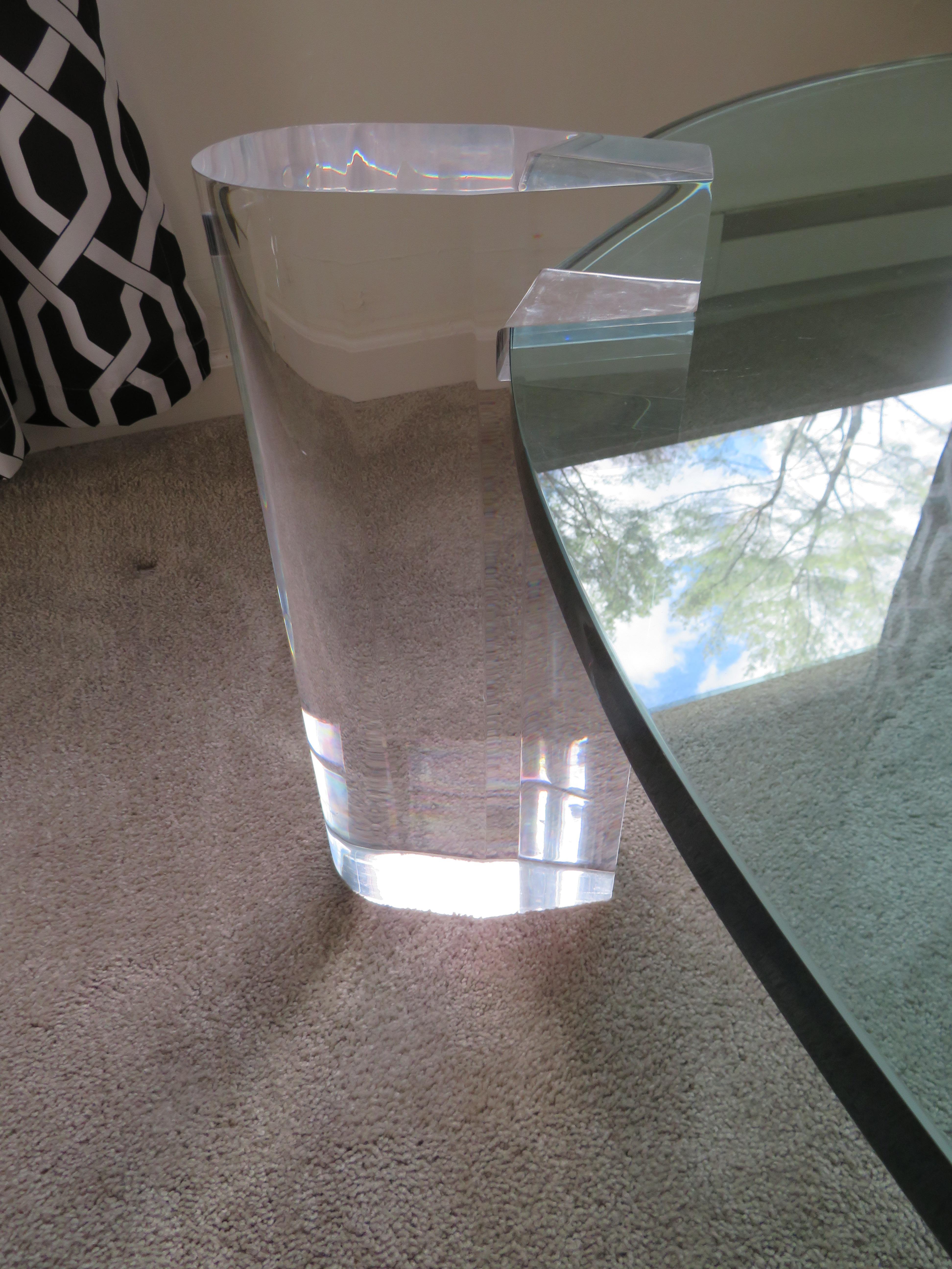 Gorgeous Karl Springer Style Lucite Column Round Coffee Table Mid-Century Modern In Good Condition For Sale In Pemberton, NJ