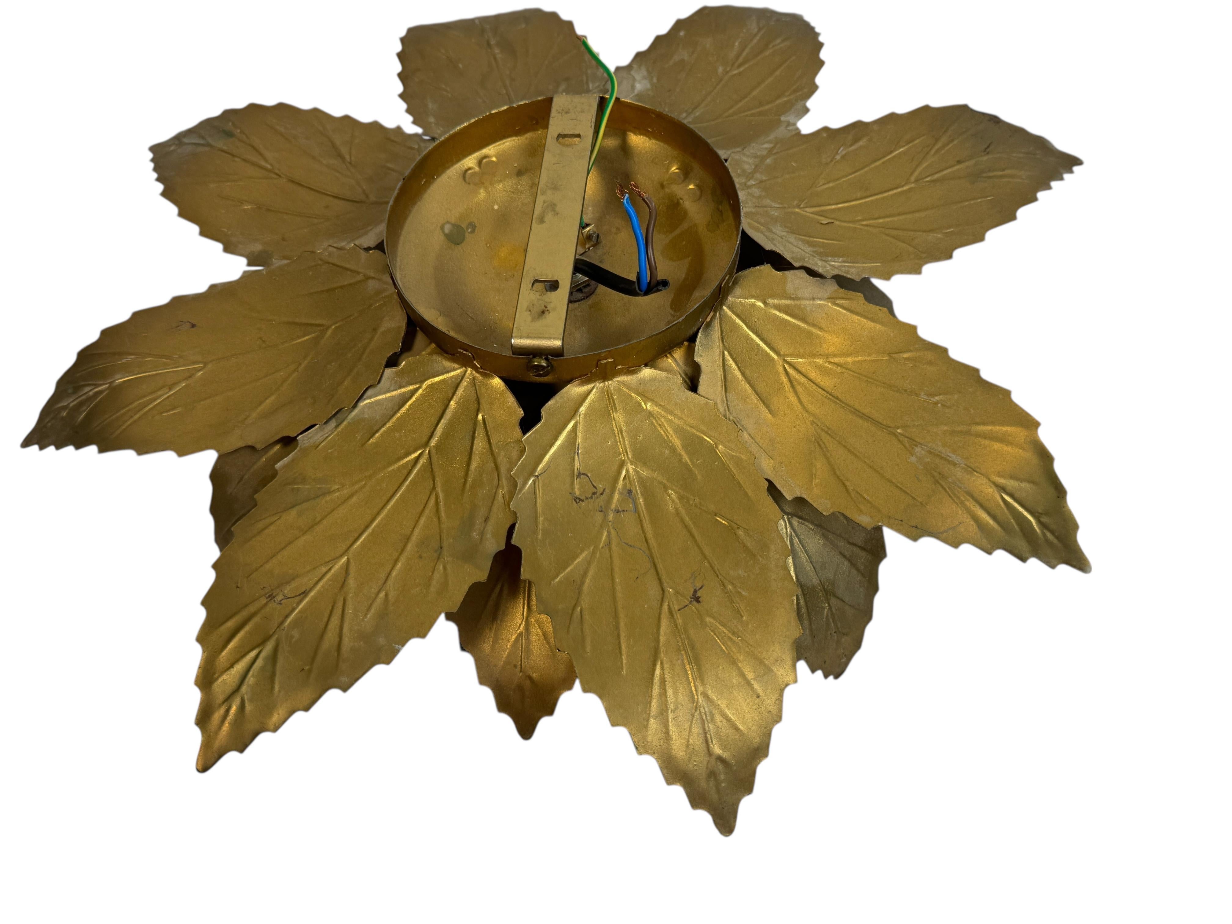 Gorgeous Kogl Koegl Gilt Leaf Tole Flush Mount Light Hollywood Regency, 1960s For Sale 1