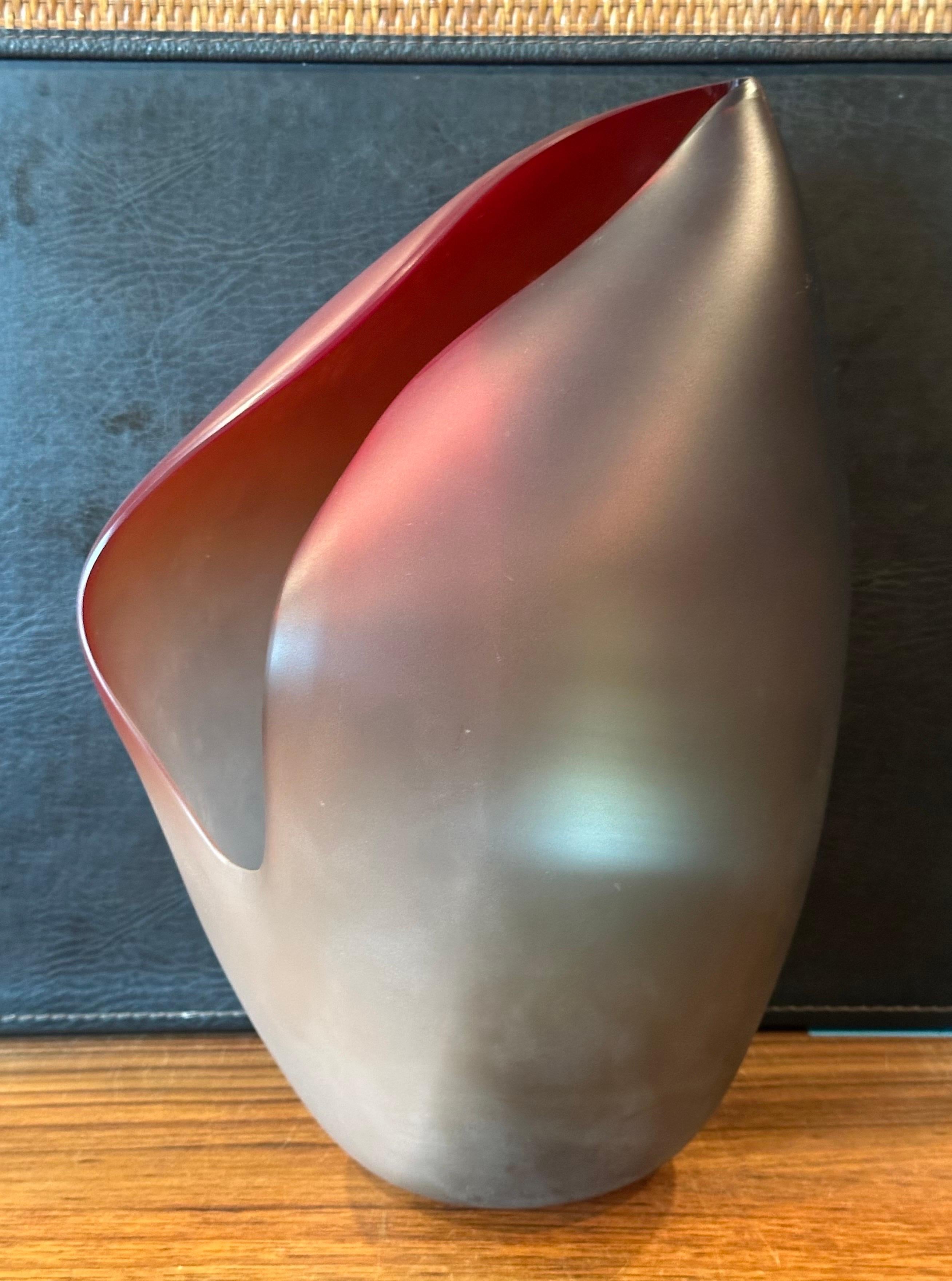 Gorgeous Large Italian Art Glass Folded Vase by Alfredo Barbini for Murano Glass For Sale 4