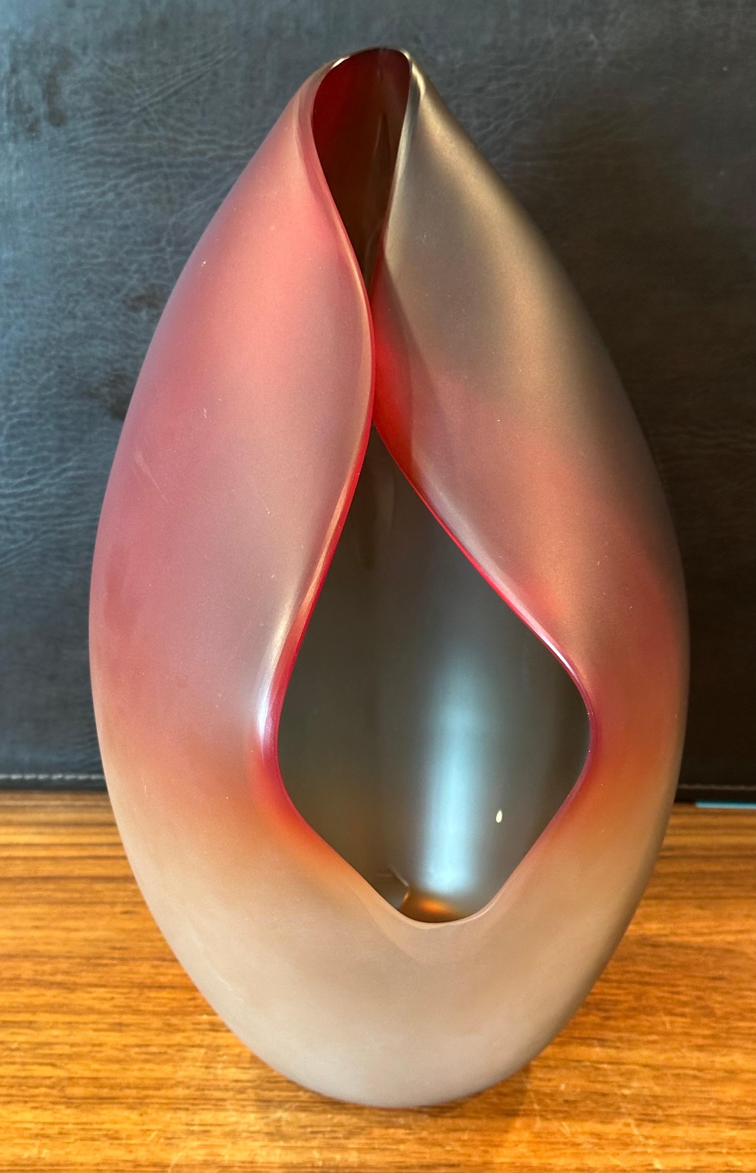 Gorgeous Large Italian Art Glass Folded Vase by Alfredo Barbini for Murano Glass For Sale 5