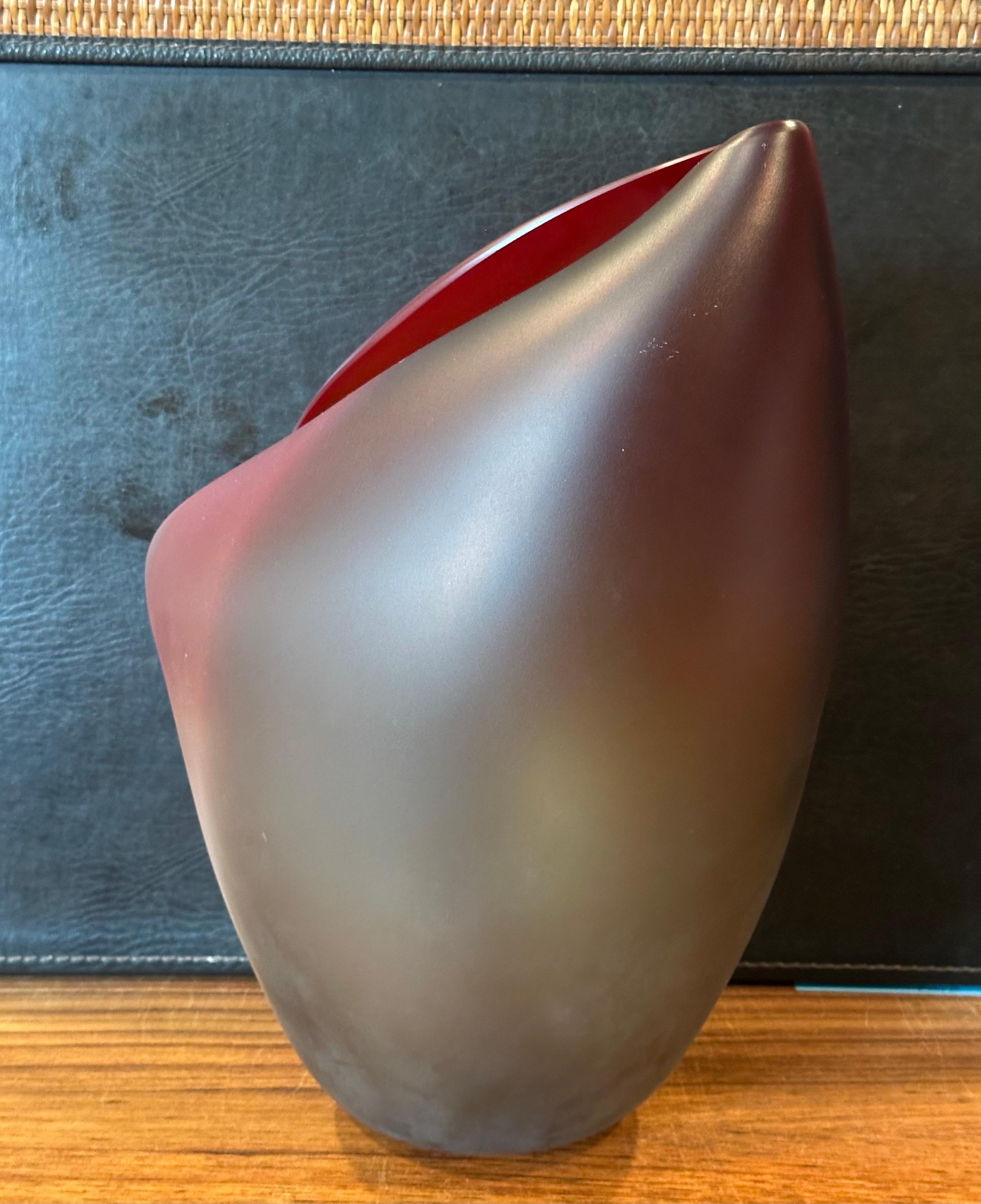 Gorgeous Large Italian Art Glass Folded Vase by Alfredo Barbini for Murano Glass For Sale 6