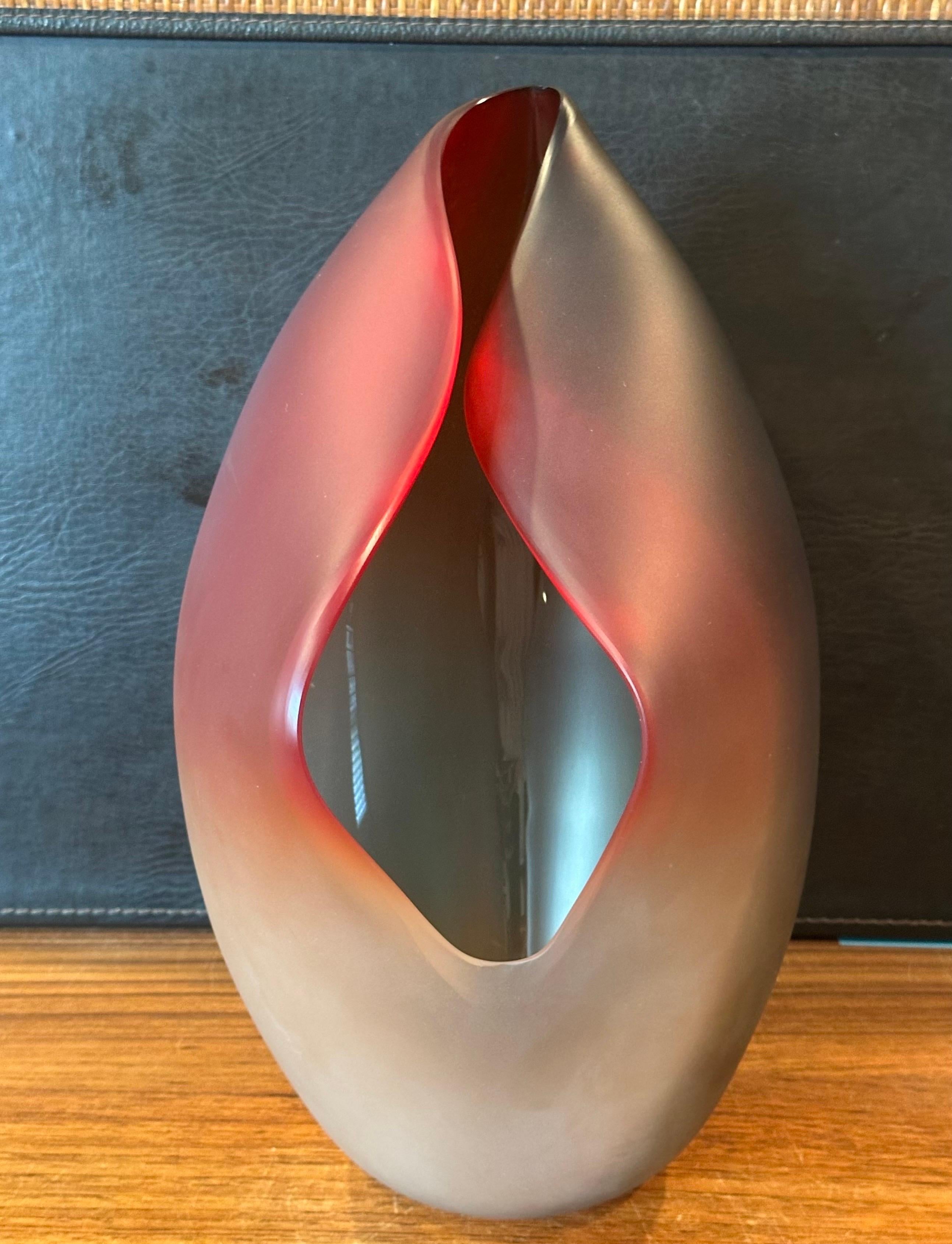 Gorgeous Large Italian Art Glass Folded Vase by Alfredo Barbini for Murano Glass For Sale 1