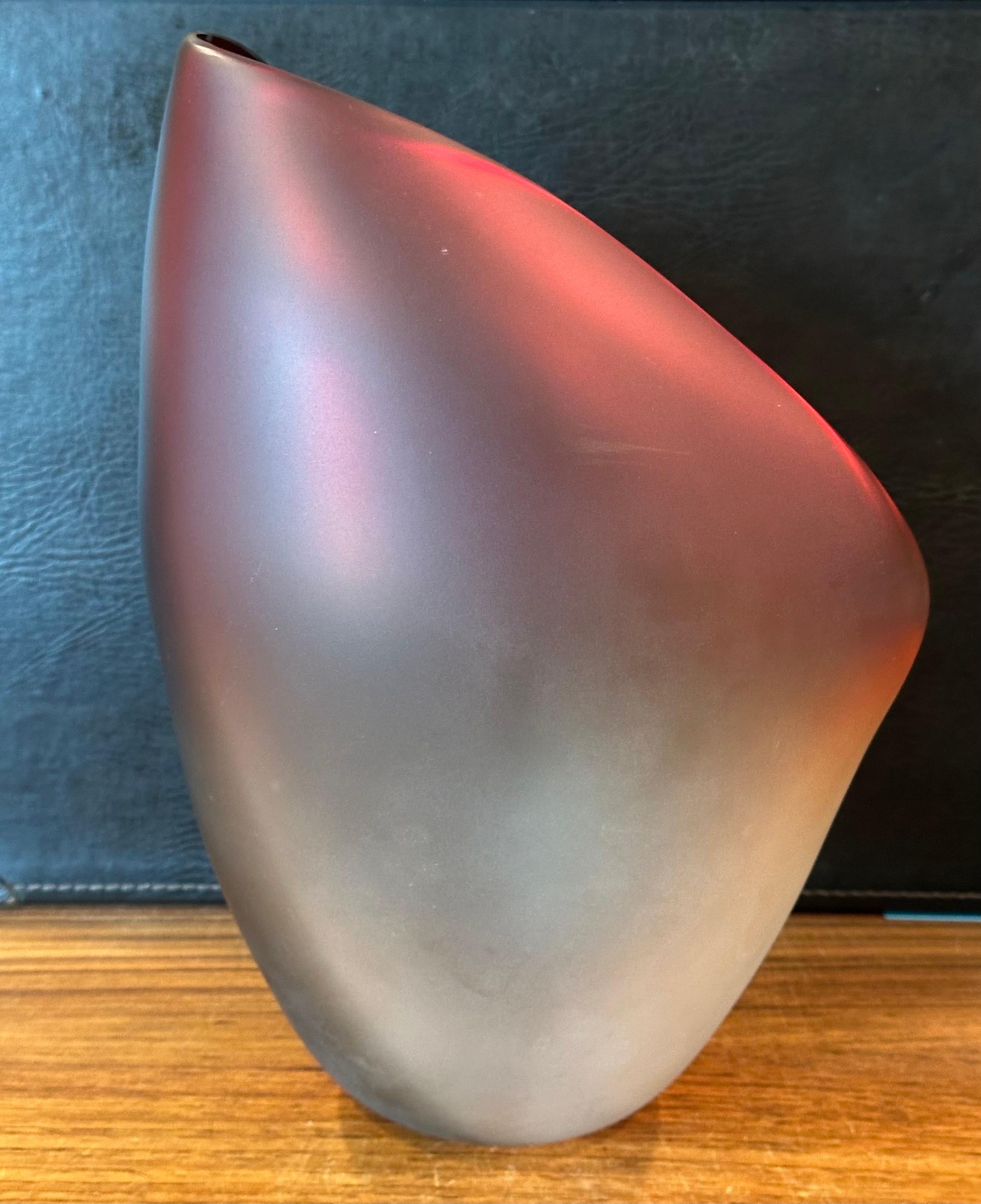 Gorgeous Large Italian Art Glass Folded Vase by Alfredo Barbini for Murano Glass For Sale 3