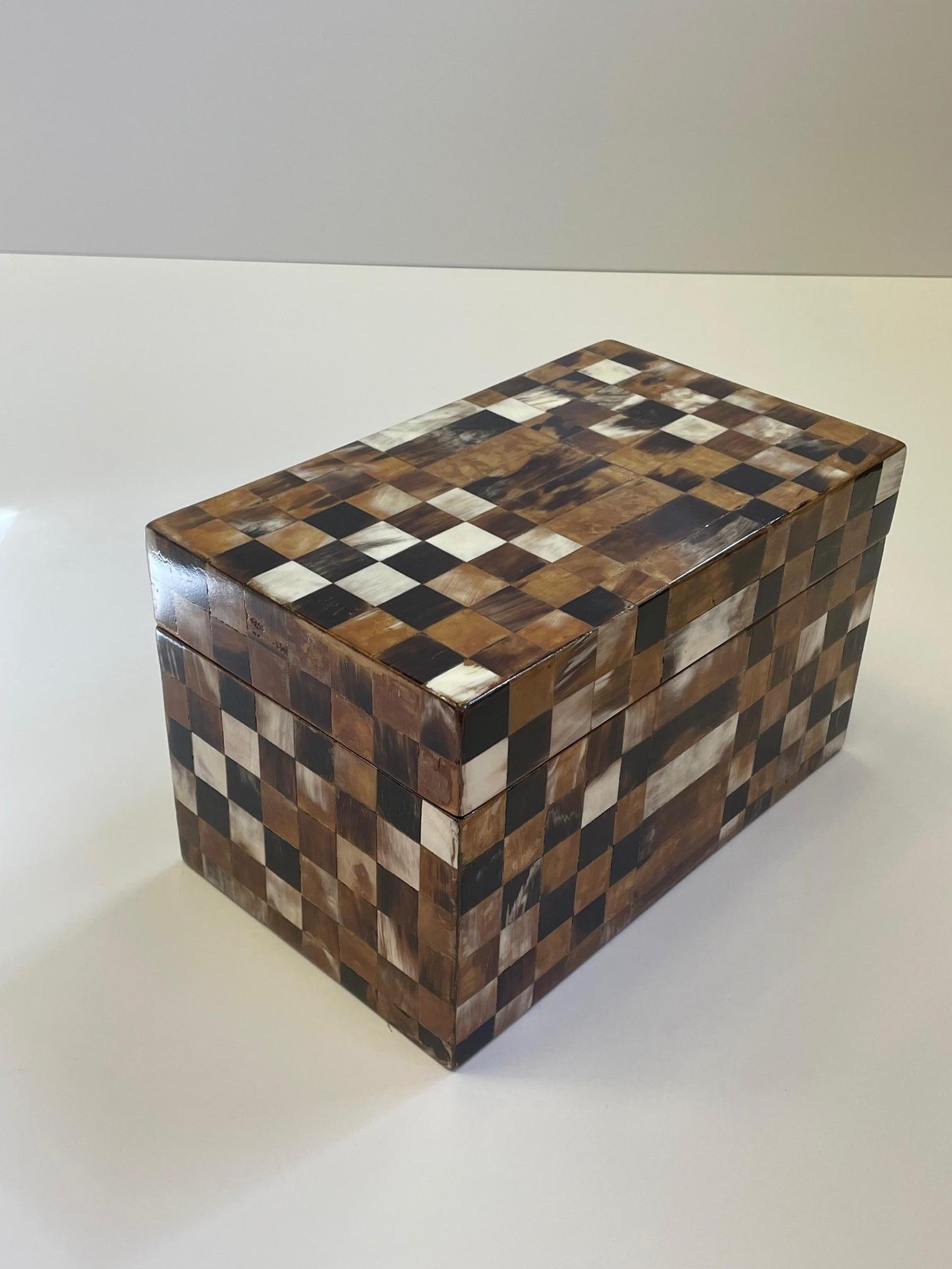 Gorgeous Large Italian Horn Veneer Box with Checkerboard Pattern In Good Condition In Hopewell, NJ