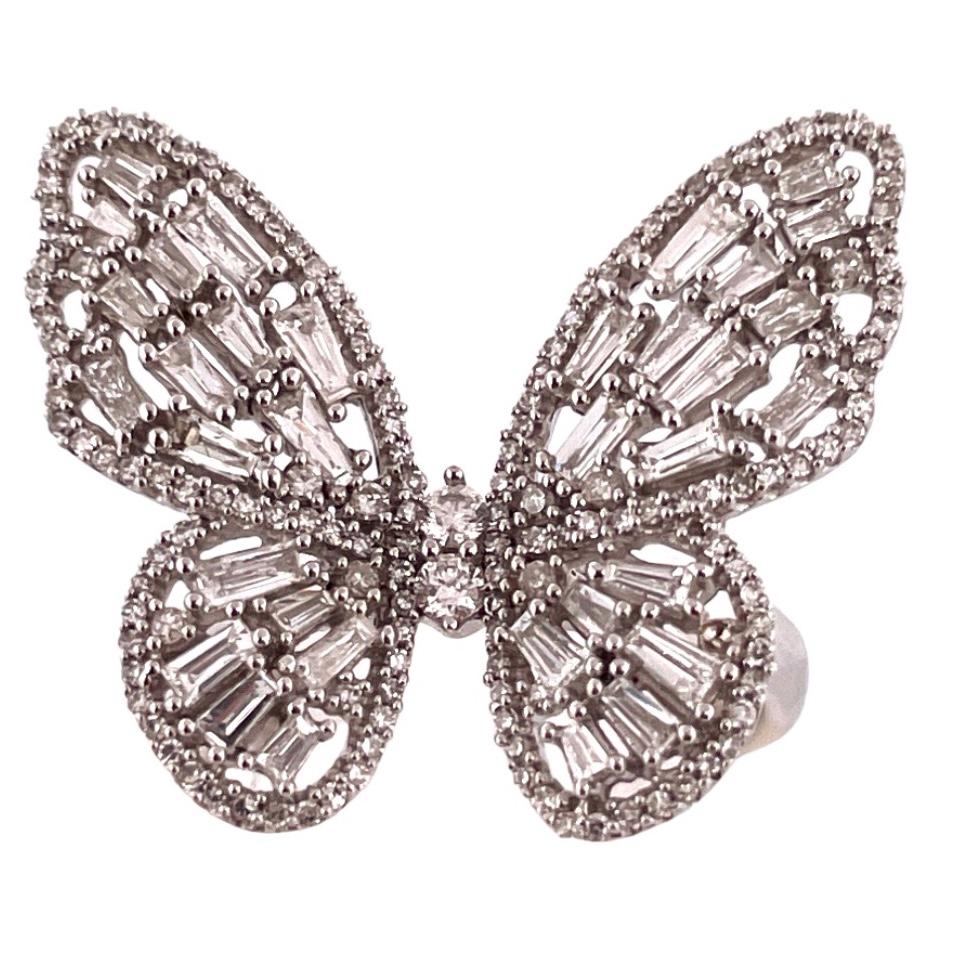 Gorgeous Large Natural Diamond Cluster Butterfly Ring 14K White Gold In Excellent Condition For Sale In New York, NY