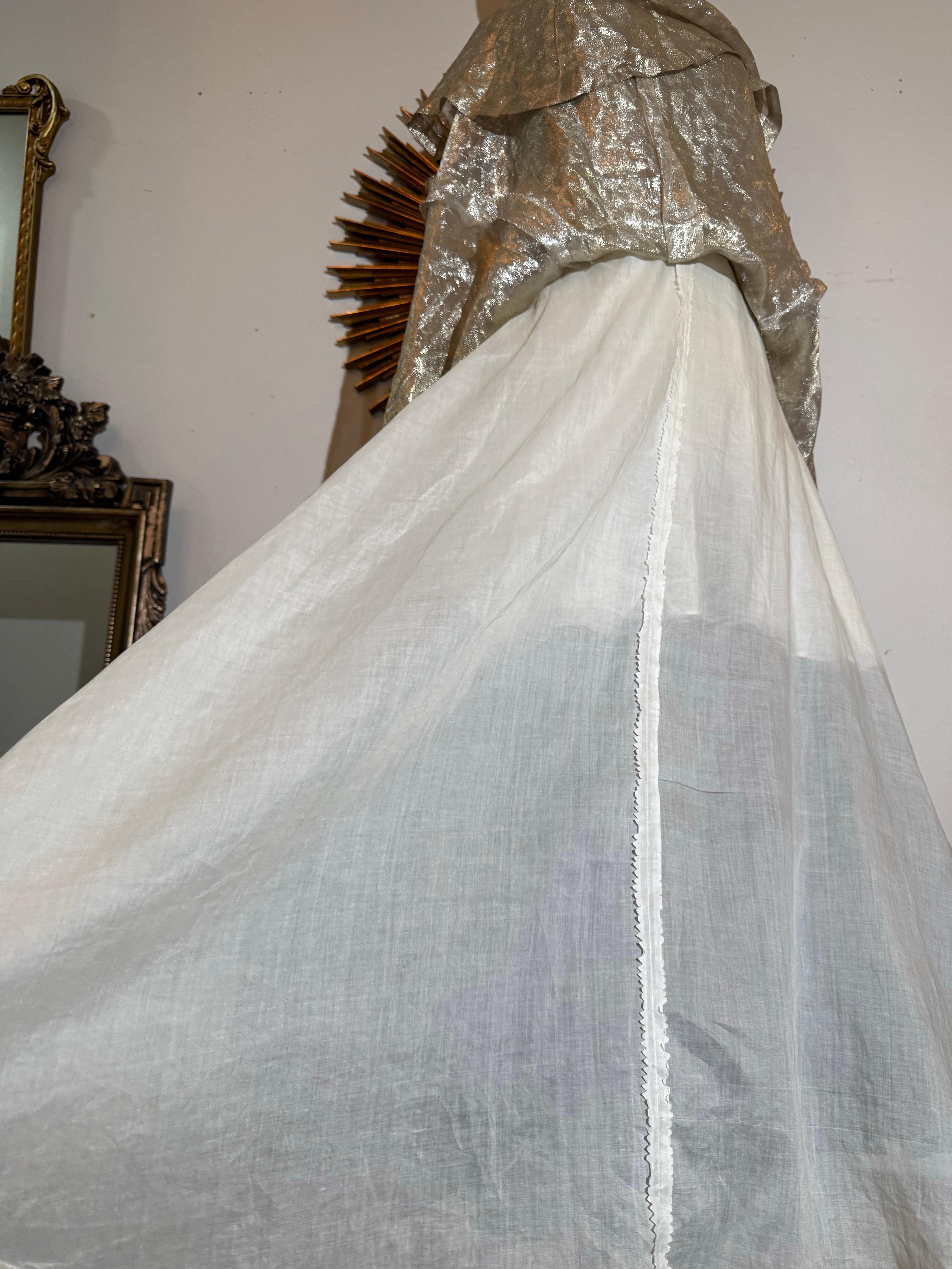Magnifique robe sans bretelles de la fin des années 1940 avec jupe complète en tissu Silver Sunburst Weave en vente 13