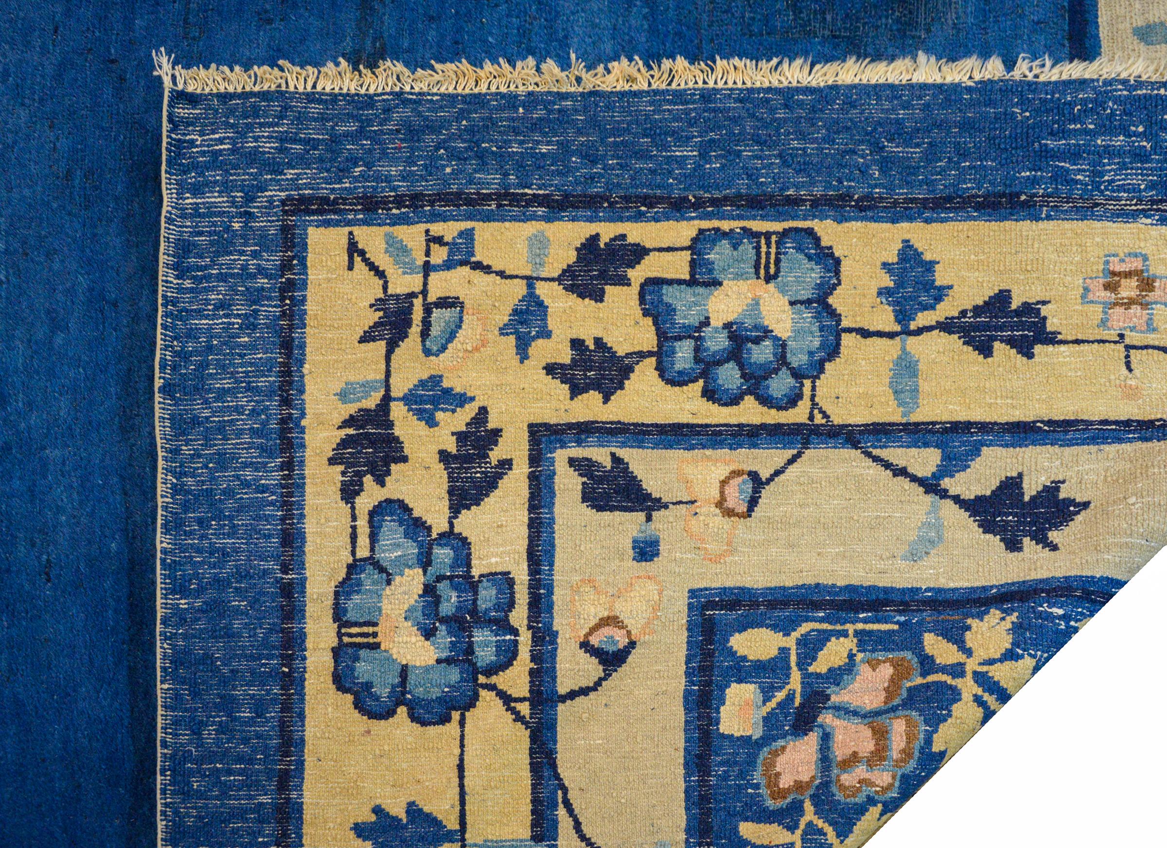 Gorgeous Early 20th Century Peking Rug For Sale 1