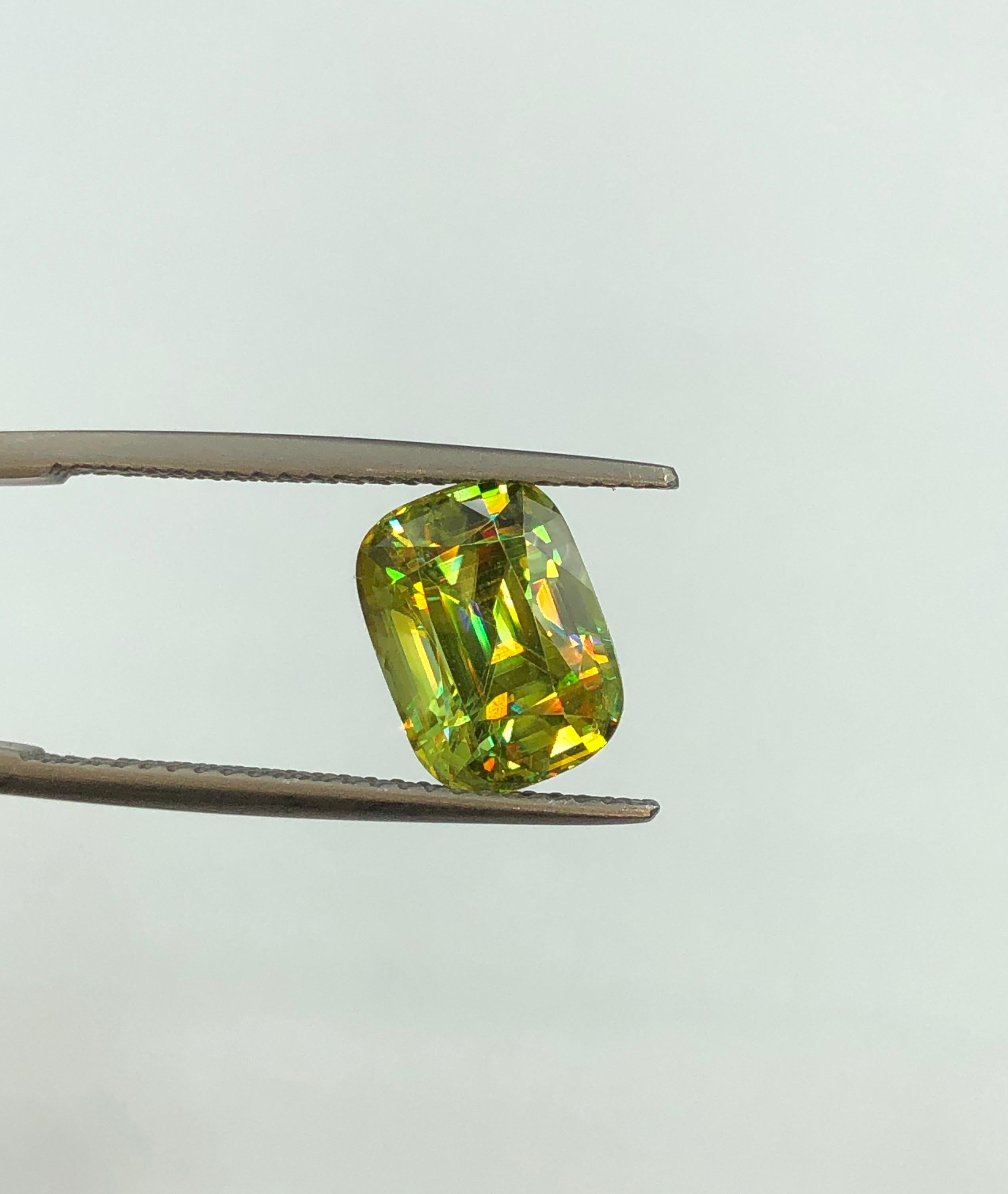 Gorgeous Lime Green Sphene 3.75ct Madagascar In New Condition For Sale In Bangkok, TH