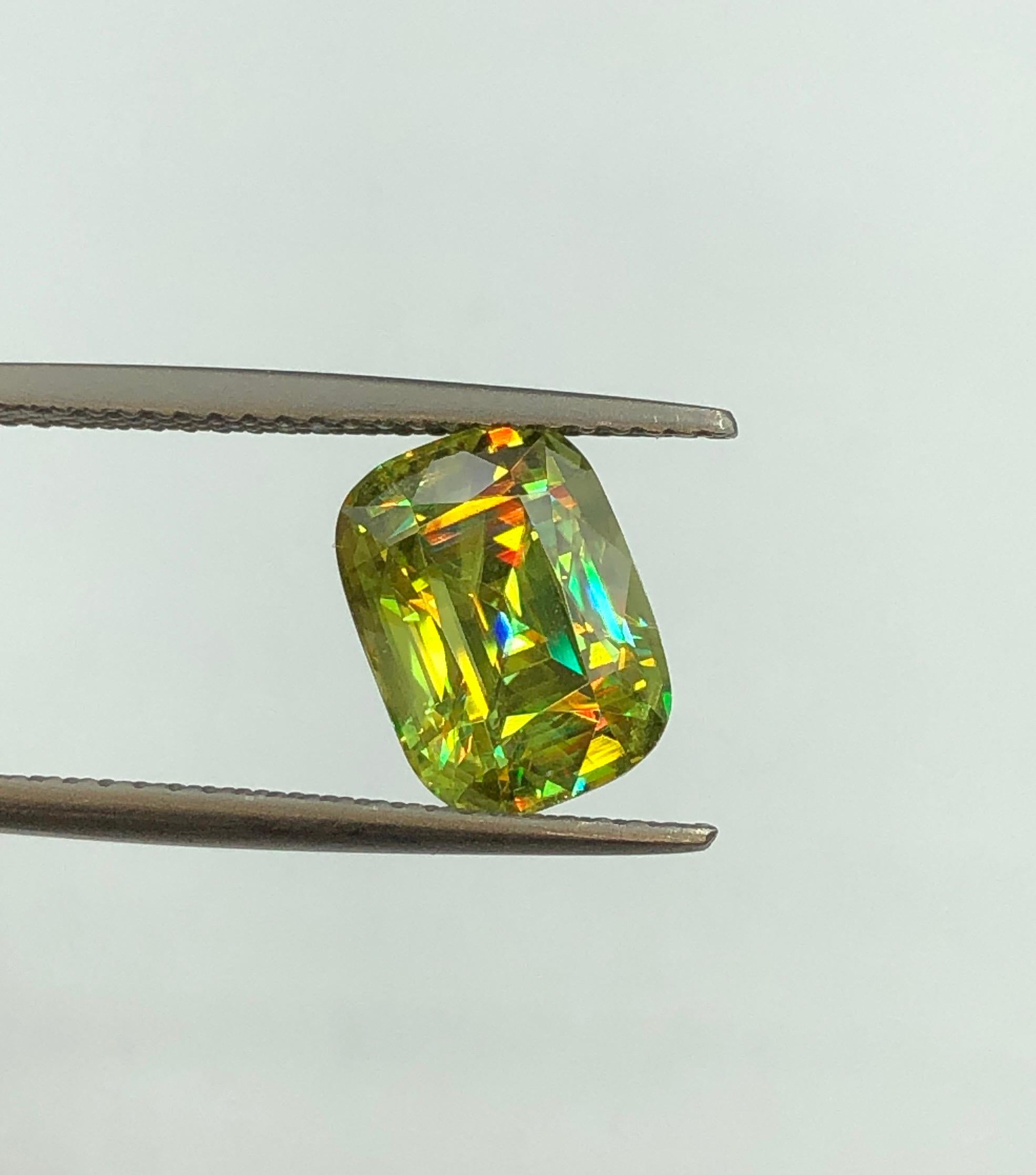 Gorgeous Lime Green Sphene 3.75ct Madagascar For Sale 1
