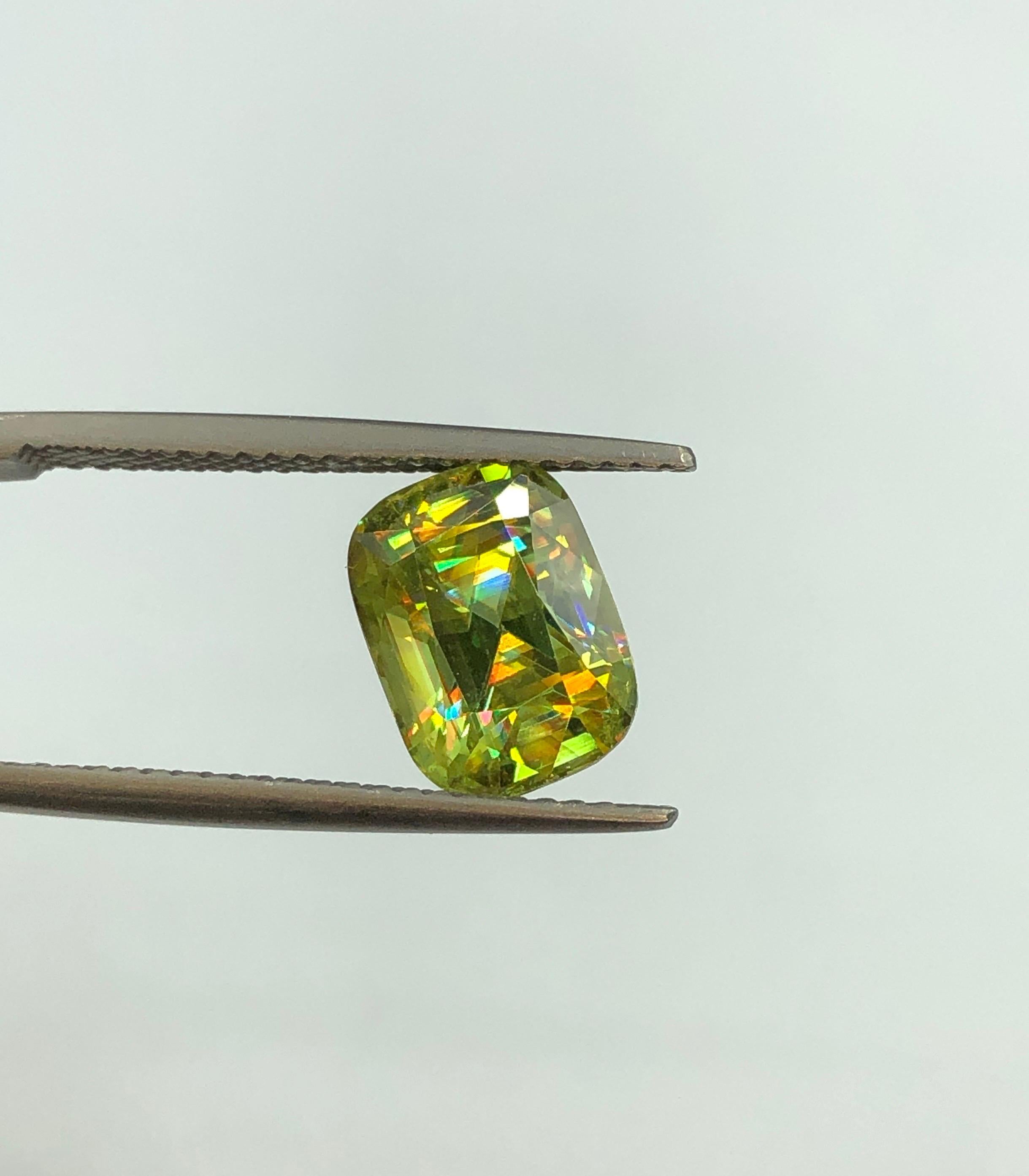 Gorgeous Lime Green Sphene 3.75ct Madagascar For Sale 3