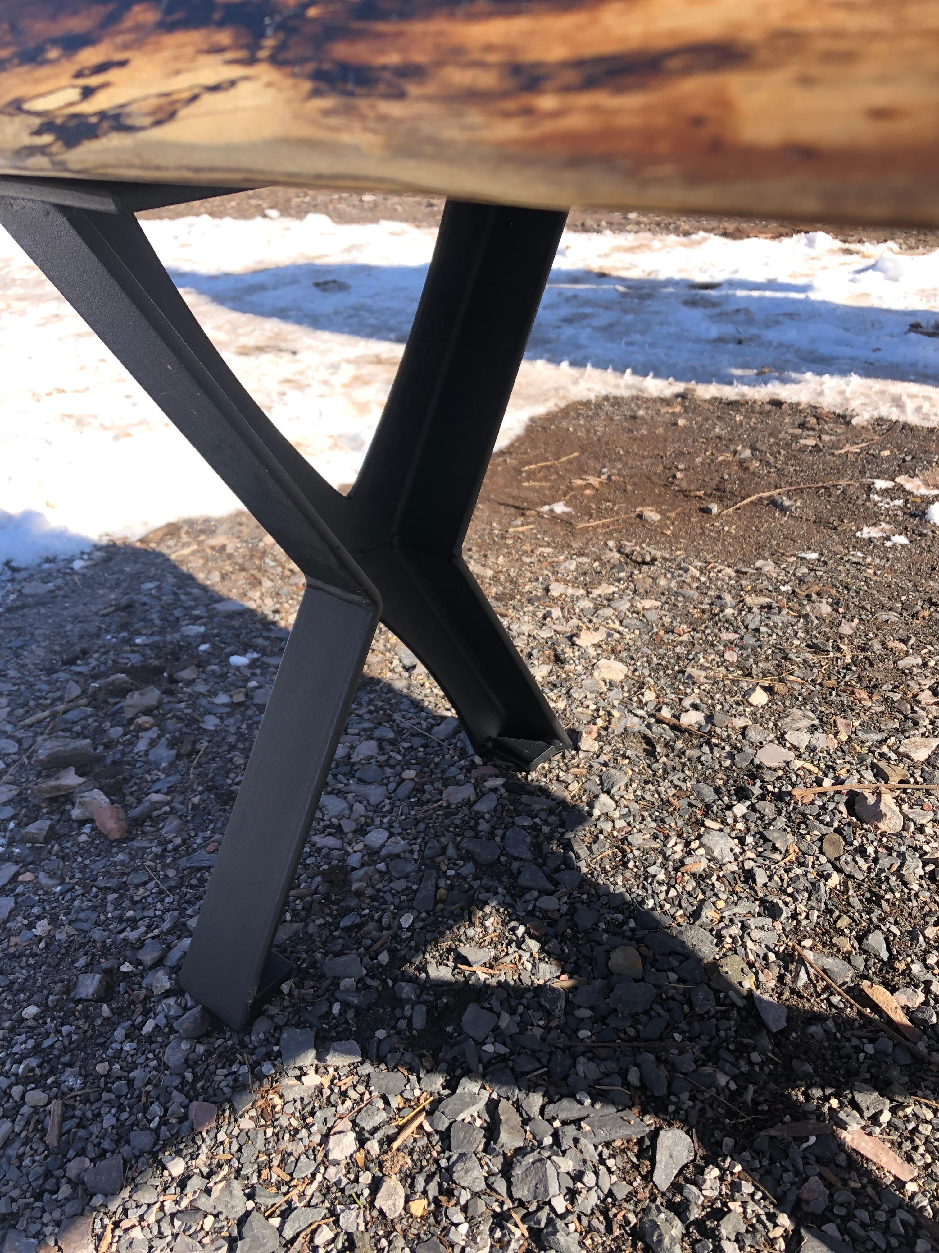 Érable Magnifique table basse en dalles d'érable à bord vif en vente