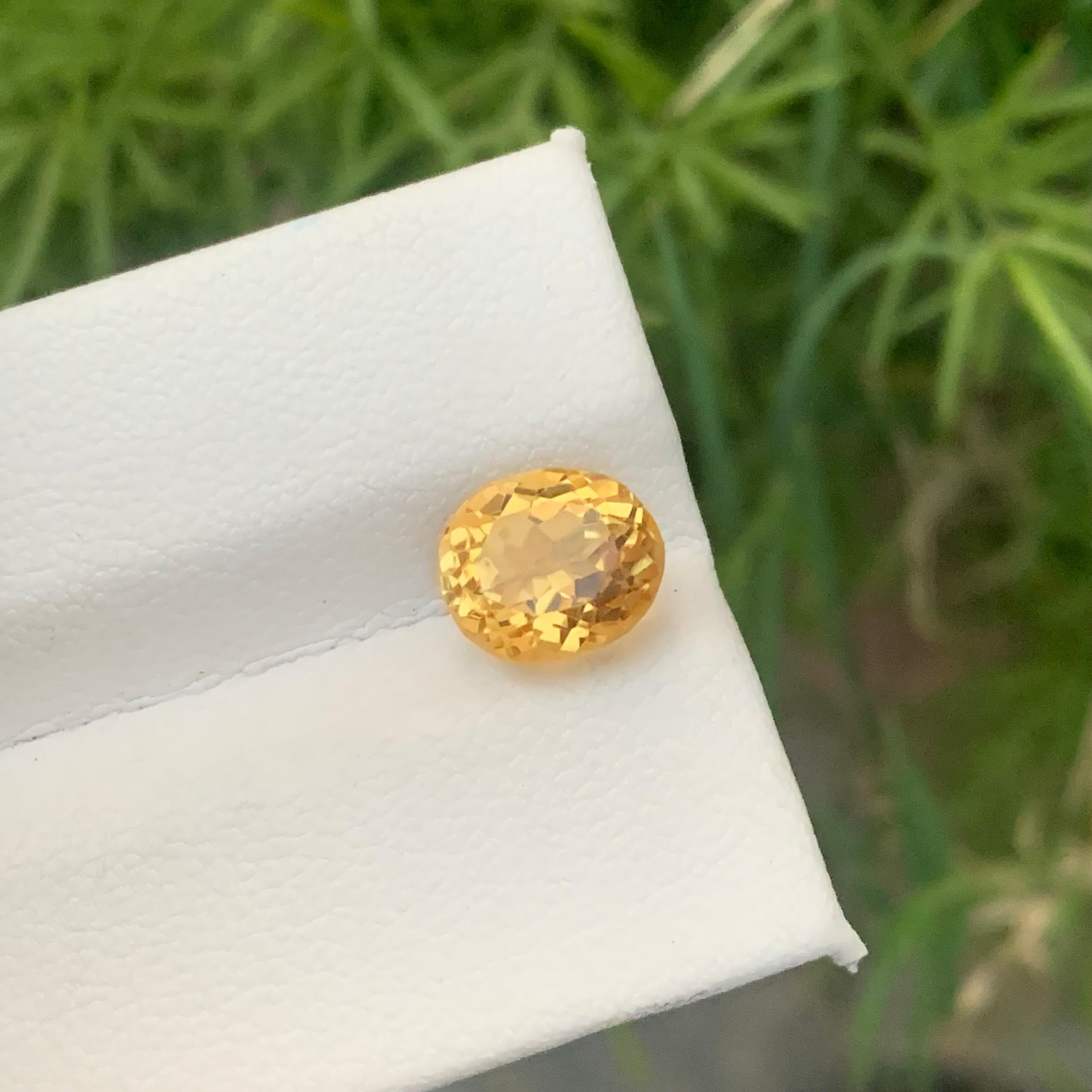 Women's or Men's Gorgeous Loose 2.55 Carat Natural Yellow Citrine Gemstone Oval Shape For Sale