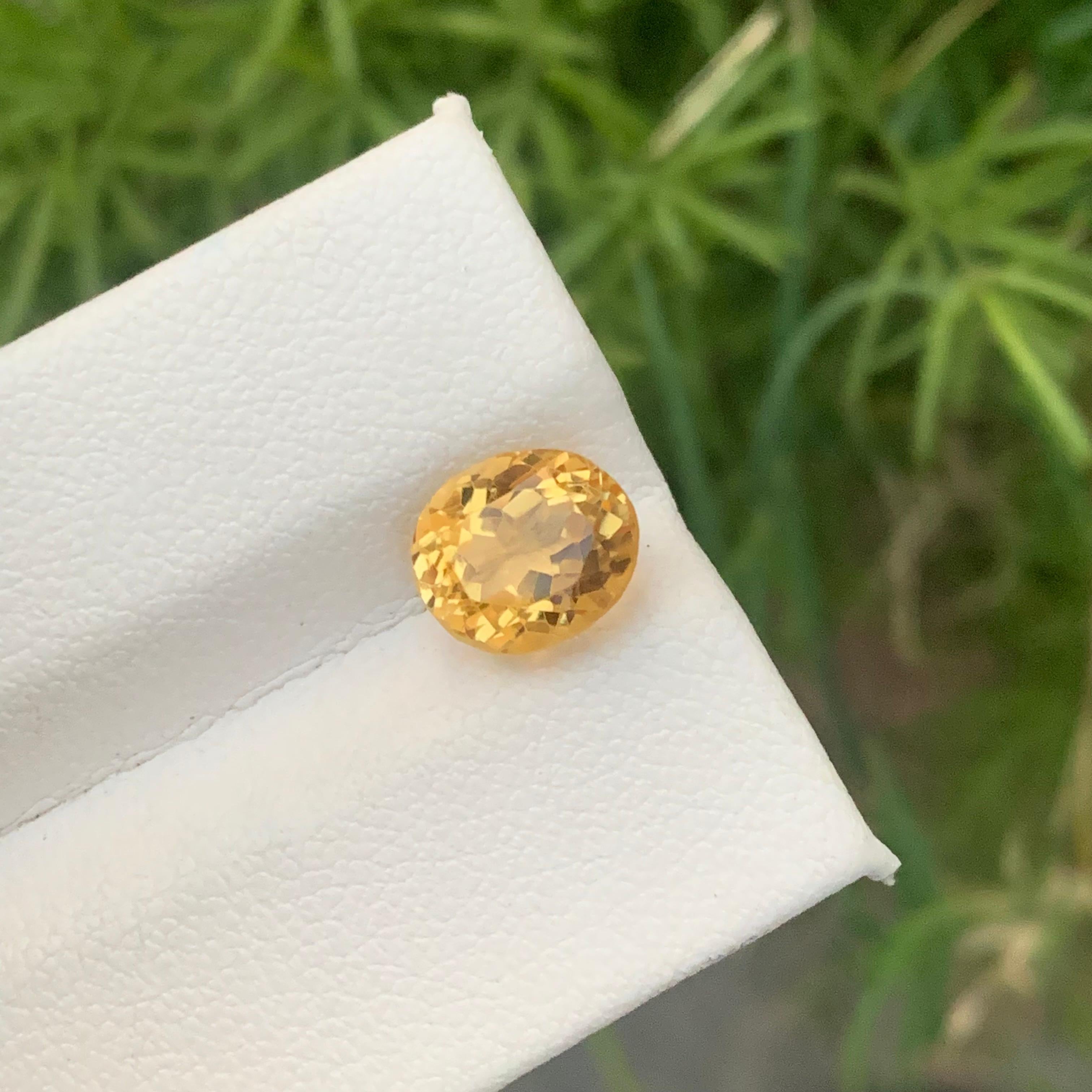 Magnifique citrine jaune naturelle non sertie de 2,55 carats de forme ovale en vente 1