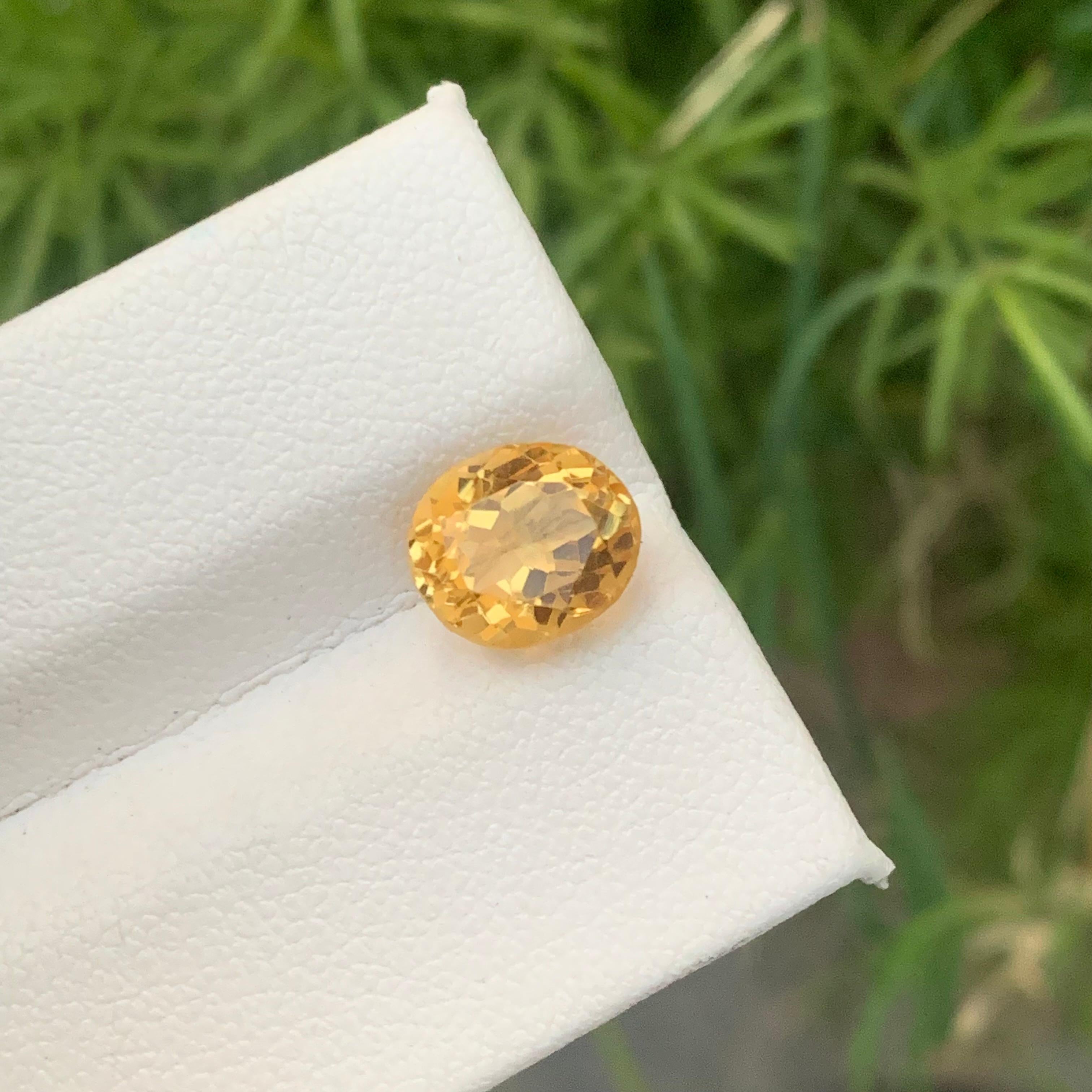 Gorgeous Loose 2.55 Carat Natural Yellow Citrine Gemstone Oval Shape For Sale 2