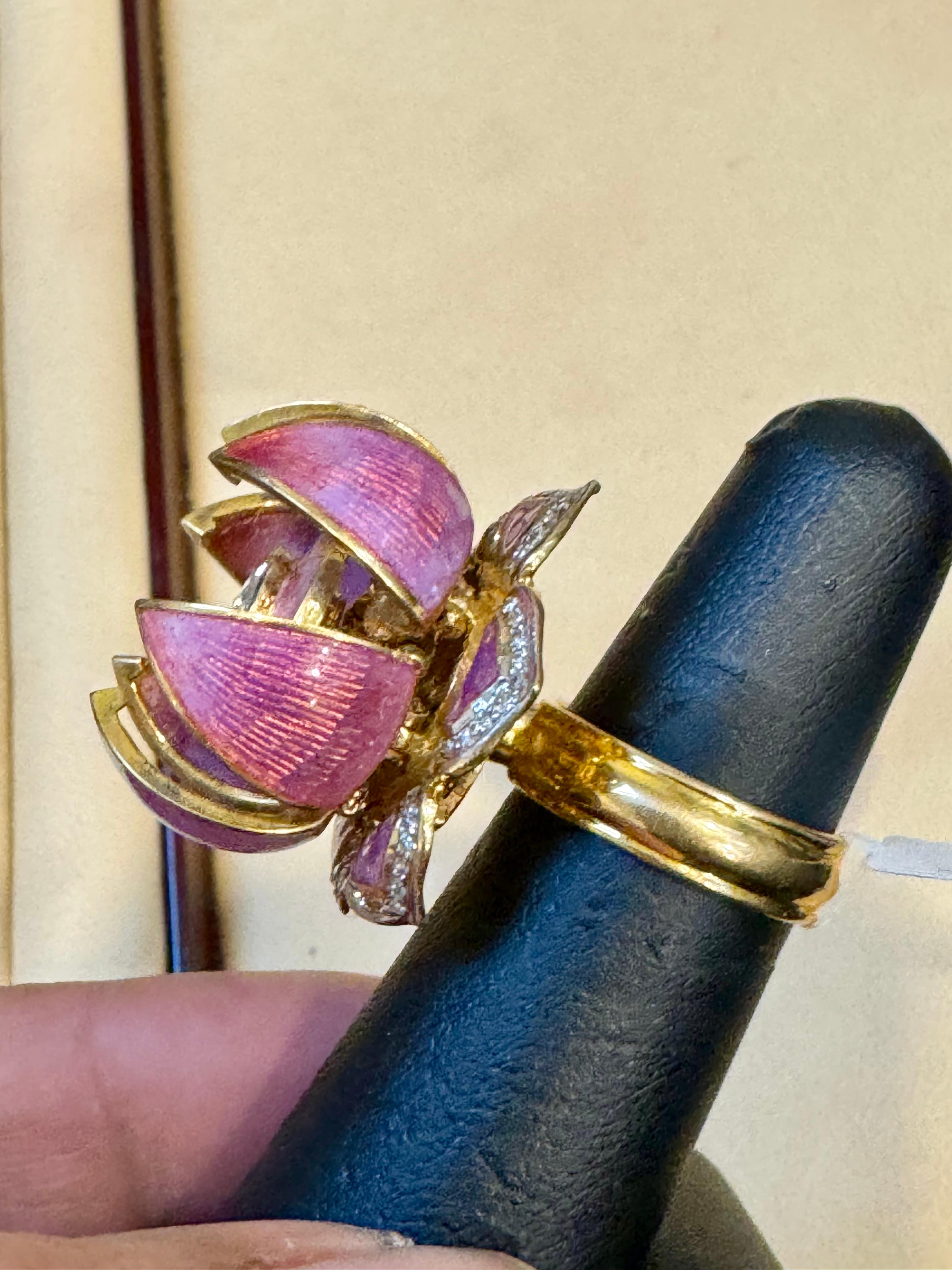 Gorgeous Lotus Flower which open & Close with solitaire Diamond and Enamel S 6.5 In Excellent Condition For Sale In New York, NY