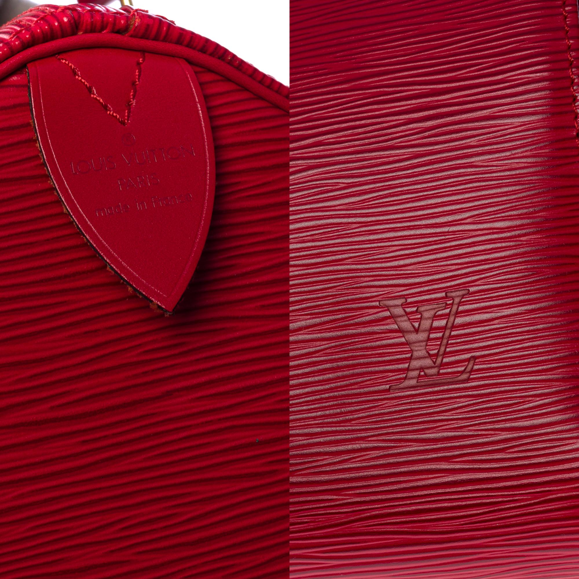 Magnifique sac à main Louis Vuitton Speedy 25 en cuir épi rouge et métal doré 1