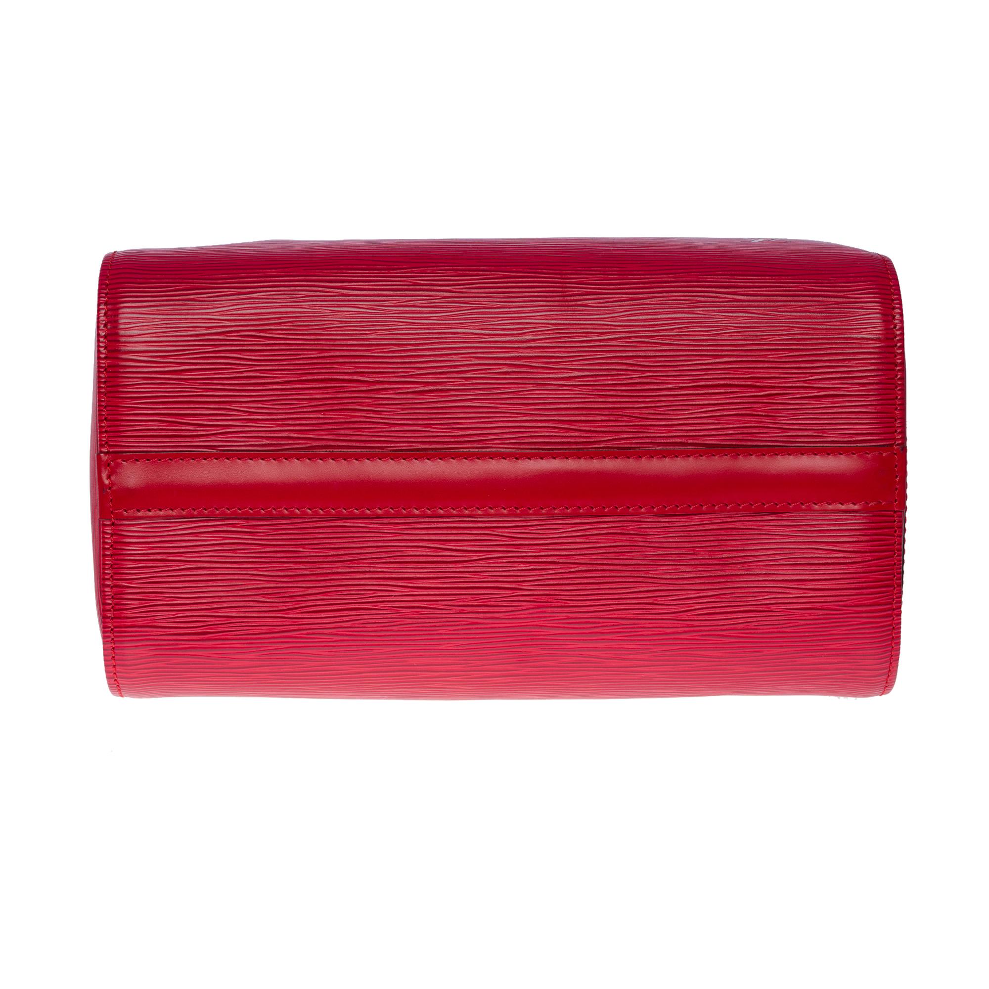 Magnifique sac à main Louis Vuitton Speedy 25 en cuir épi rouge et métal doré 5