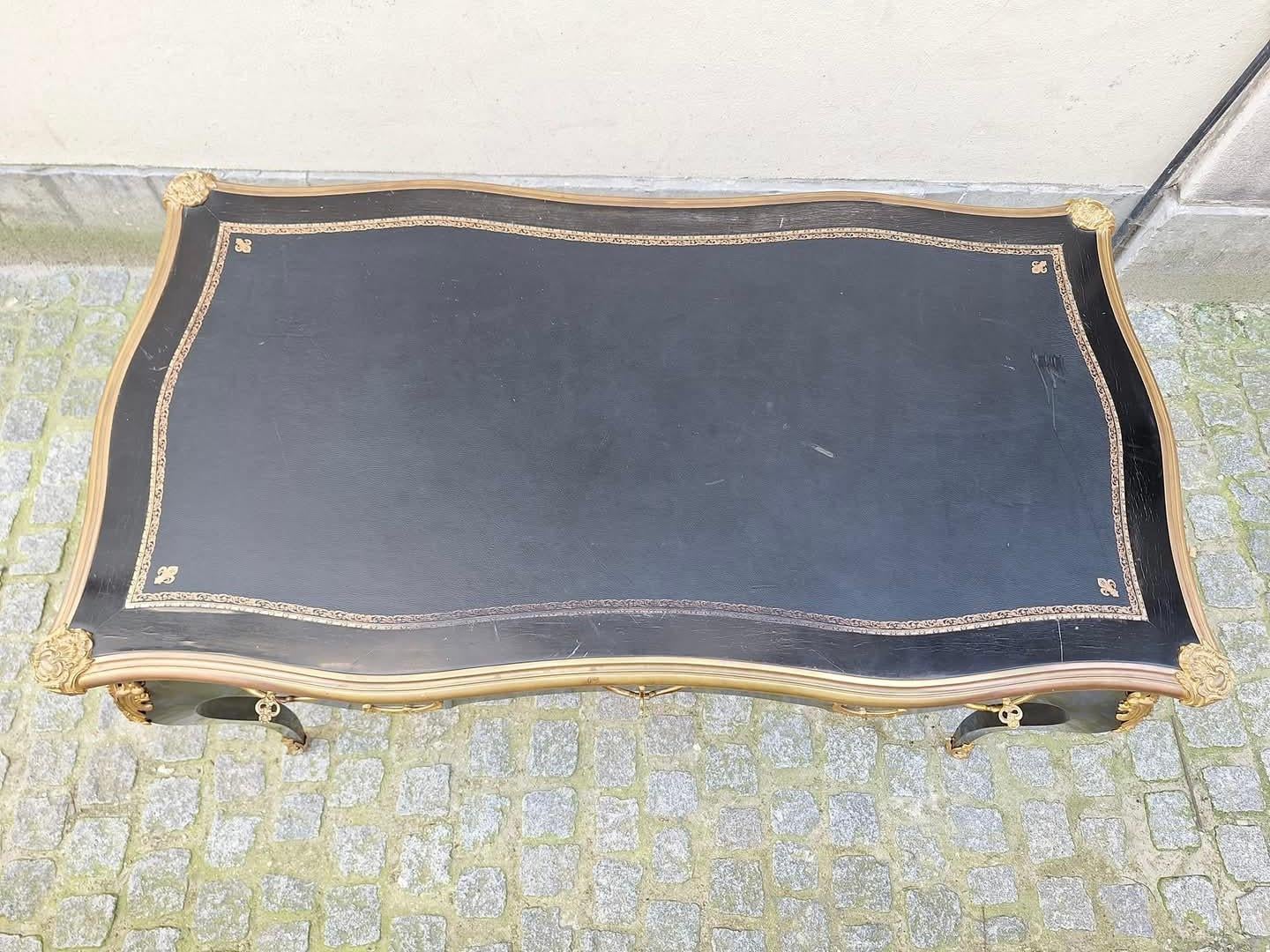 Magnifique bureau plat de style Louis XV, en bronze doré, monté sur bronze doré, bureau plat, bureau d'écriture ! en vente 4