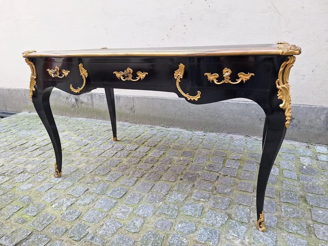 Magnifique bureau plat de style Louis XV, en bronze doré, monté sur bronze doré, bureau plat, bureau d'écriture ! en vente 7