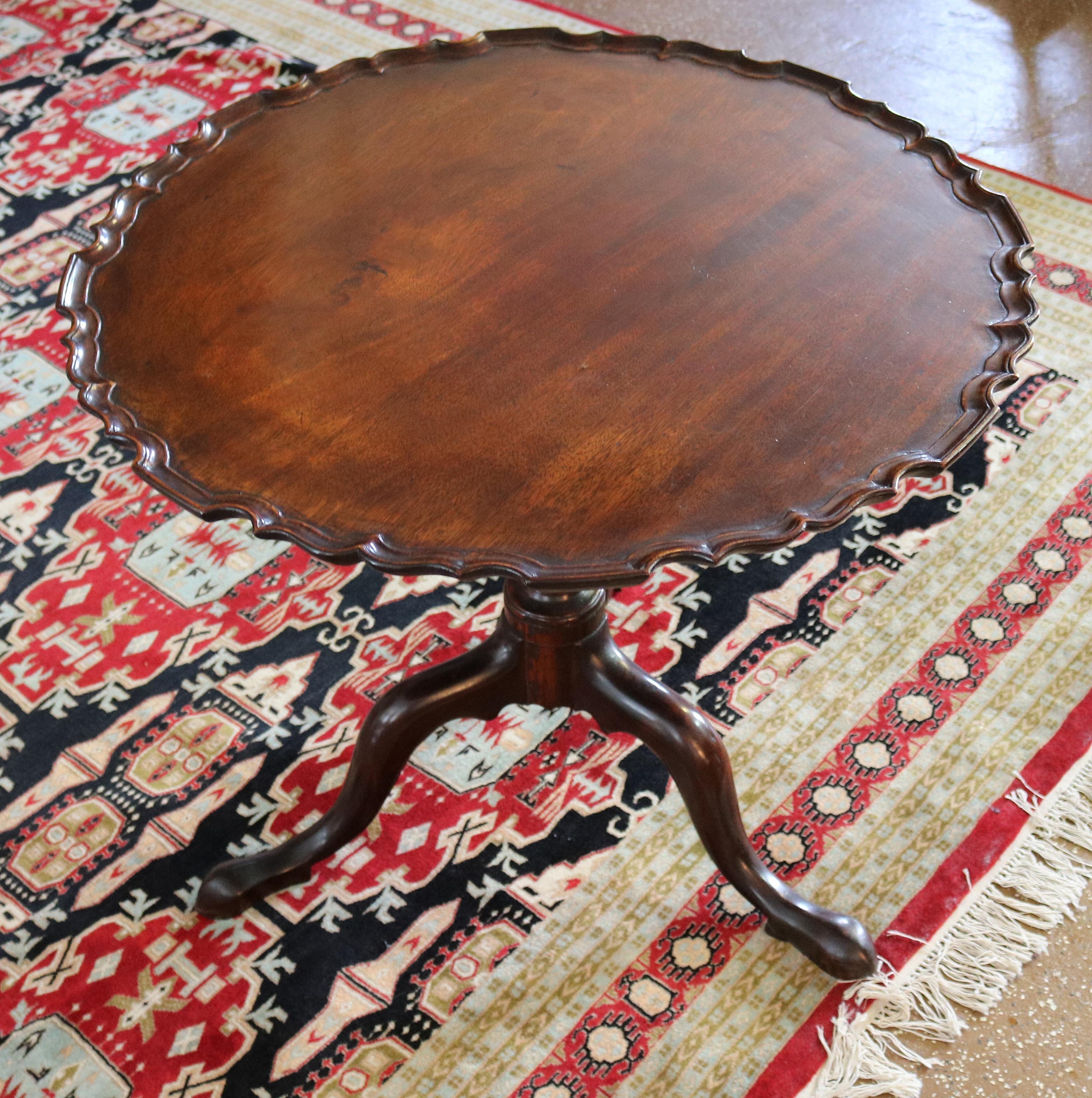 Gorgeous Mahogany 18th Century Queen Anne Pie Crust Tilt Top Table Circa 1740's For Sale 4