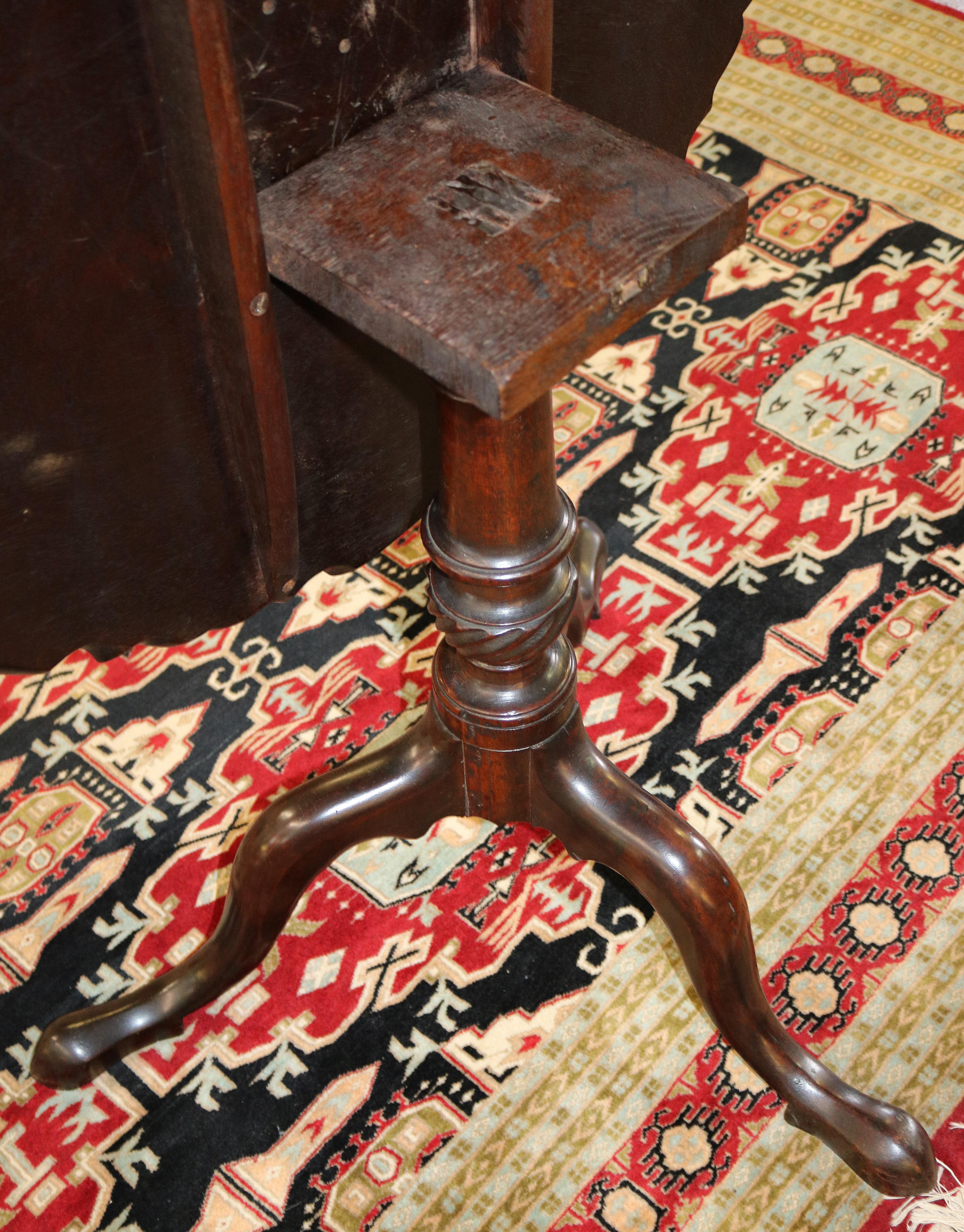 Gorgeous Mahogany 18th Century Queen Anne Pie Crust Tilt Top Table Circa 1740's For Sale 2