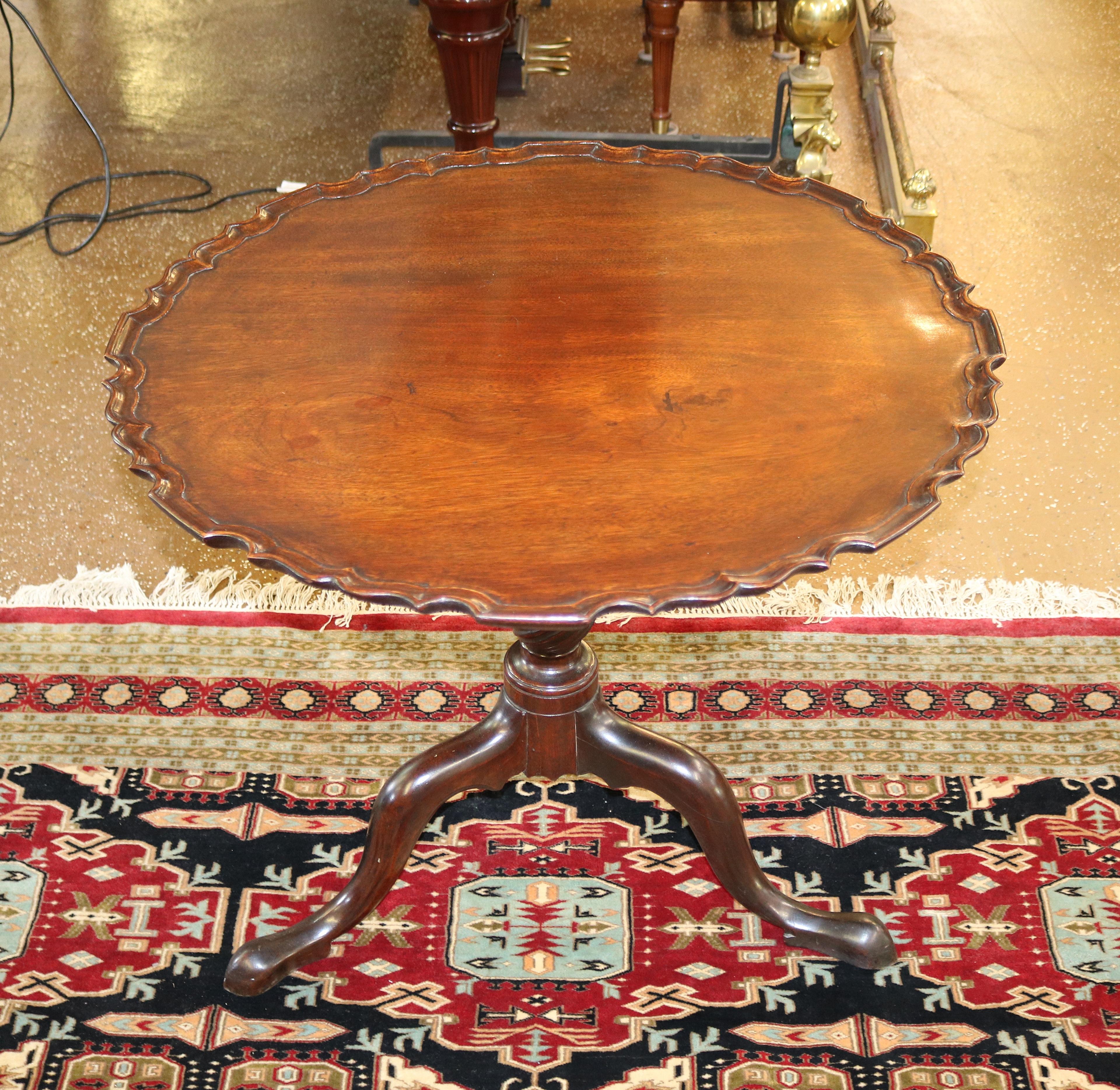 Wunderschöner Mahagoni-Tisch mit Klappplatte aus dem 18. Jahrhundert Queen Anne Pie Crust, um 1740 im Angebot 3