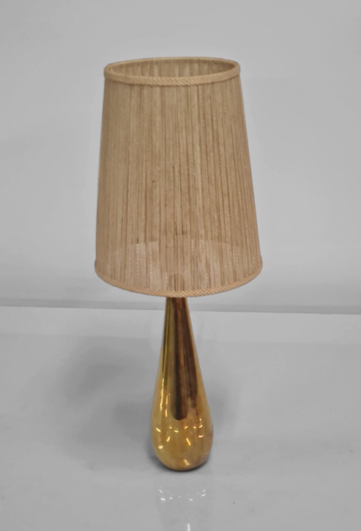 Superbe lampe de bureau Drop Mauri Almari en laiton Modèle 61046 Idman. en vente 4
