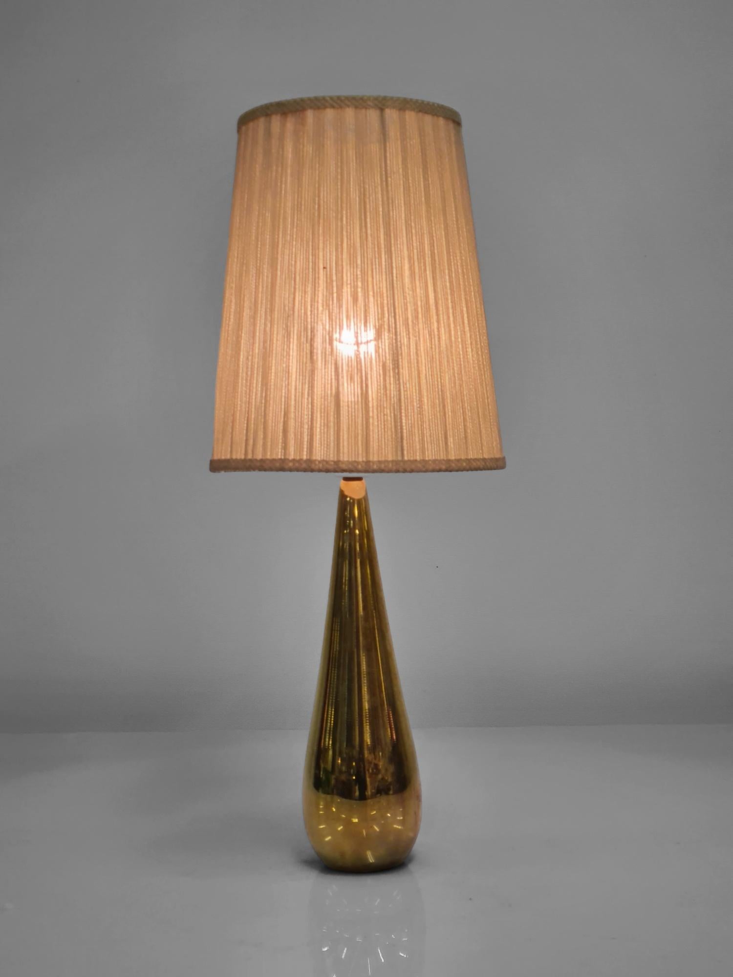 Superbe lampe de bureau Drop Mauri Almari en laiton Modèle 61046 Idman. en vente 7