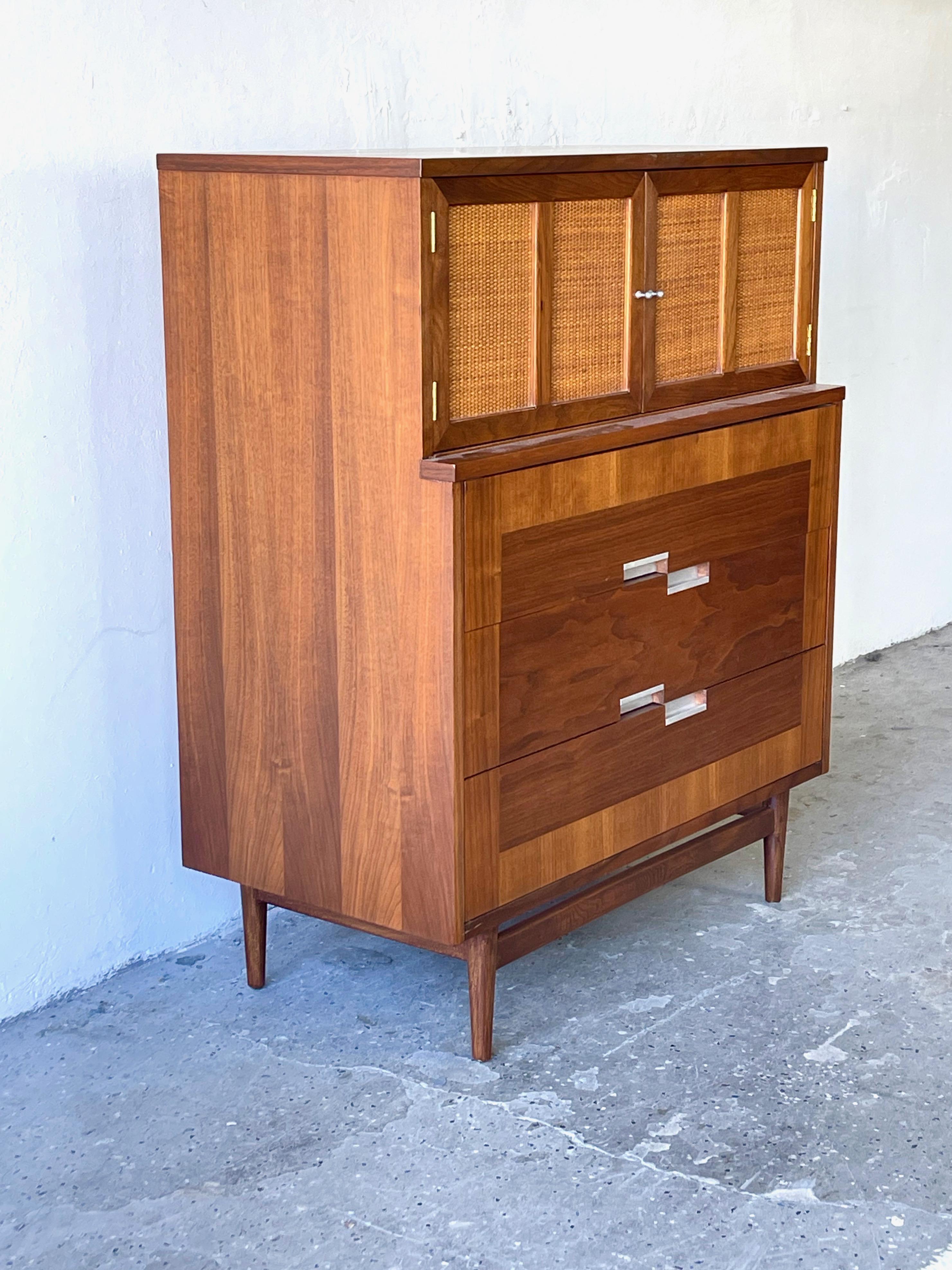 Mid-20th Century Gorgeous MCM Mid-Century Modern American of Martinsville Accord Highboy Dresser