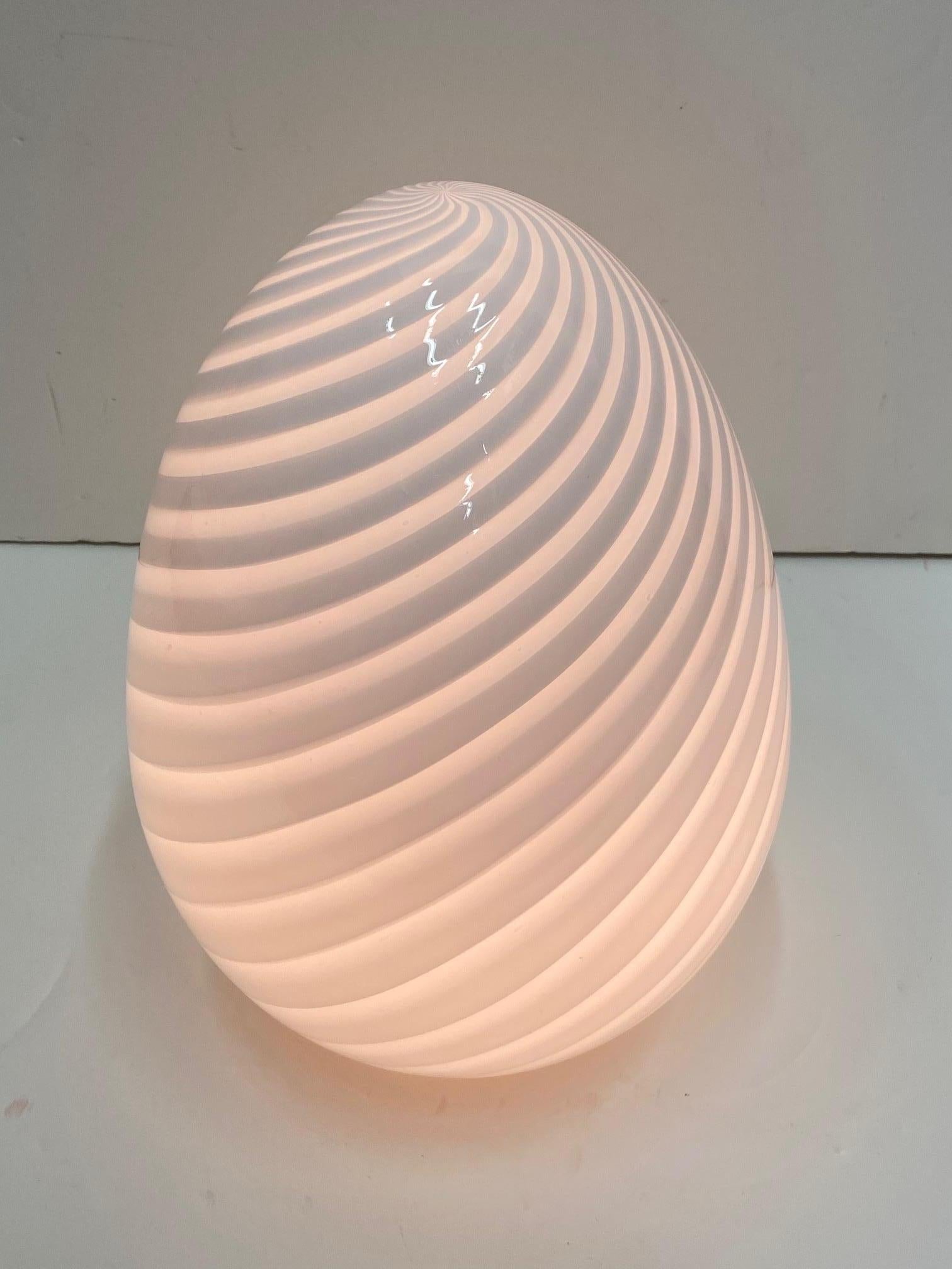 A lovely Venini Murano egg lamp, beautiful unlit and a glowing piece of art when illuminated.

Note: We also have a slightly larger egg lamp available.