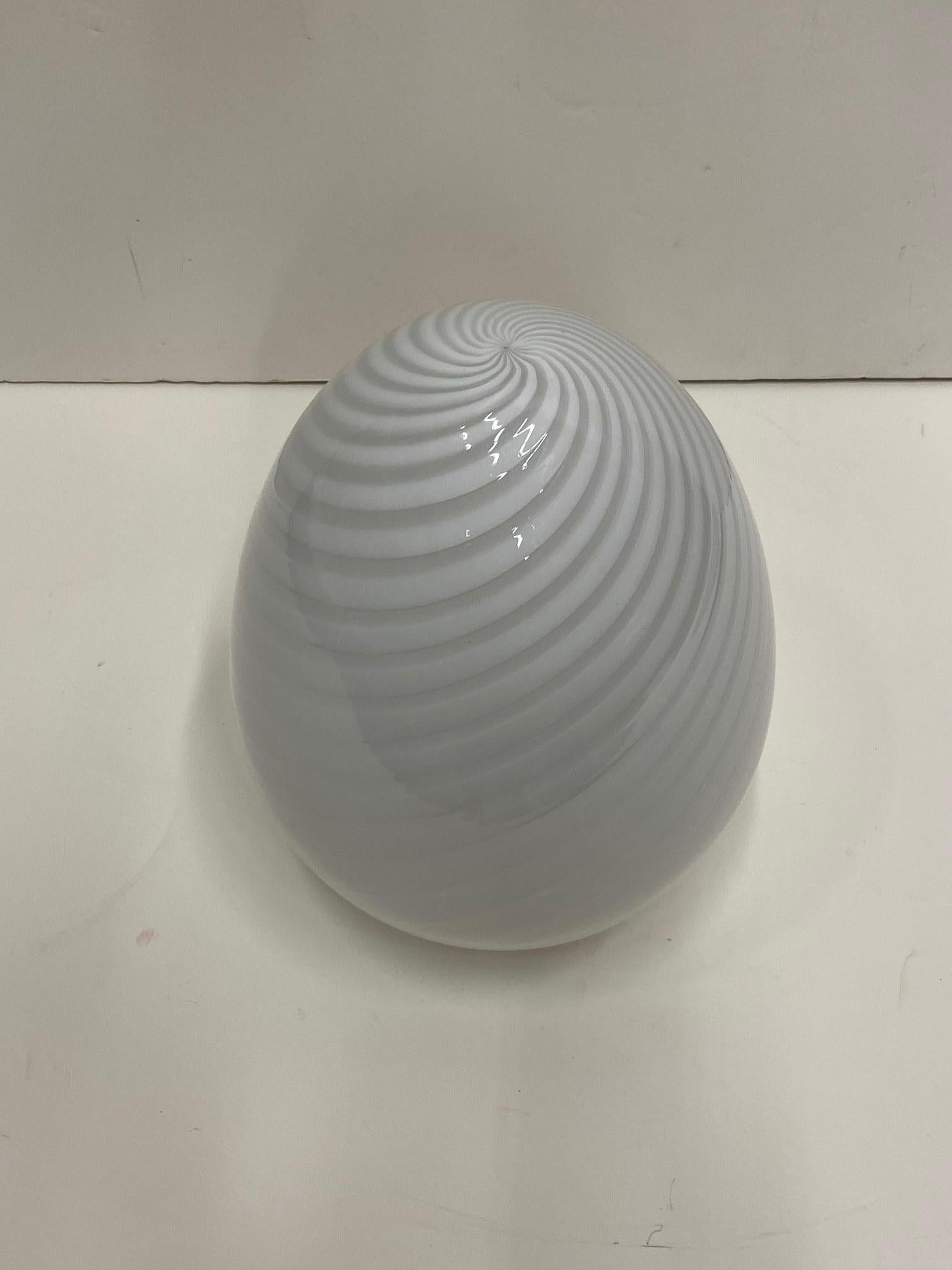 Late 20th Century Gorgeous Medium Sized Murano Egg Table Lamp