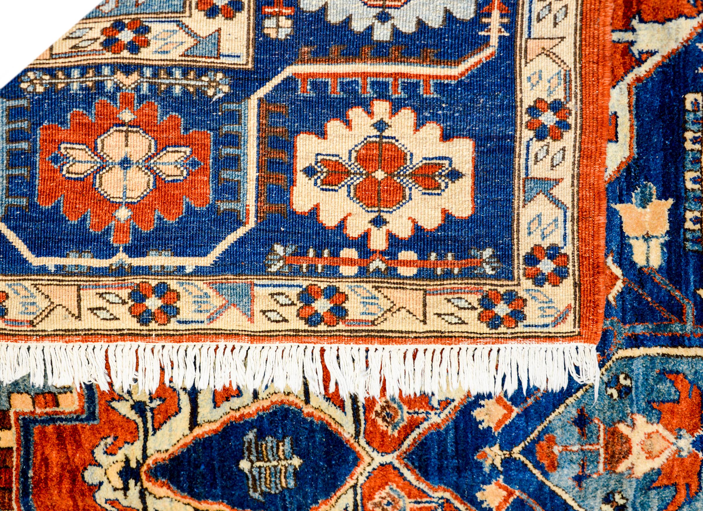 Gorgeous Mid-20th Century Serapi Rug 2